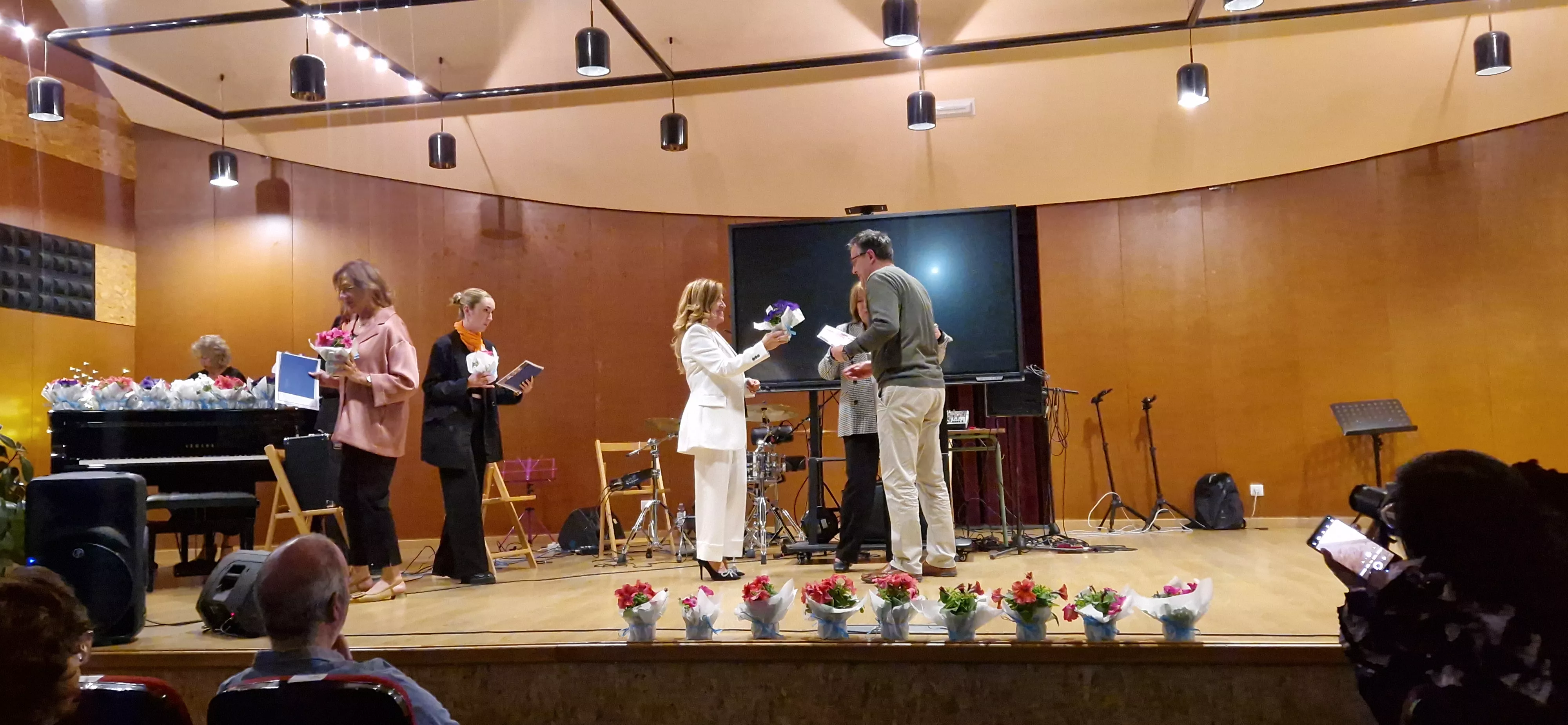 Homenaje a 81 maestros jubilados de la provincia de Huesca. Foto Myriam Martínez