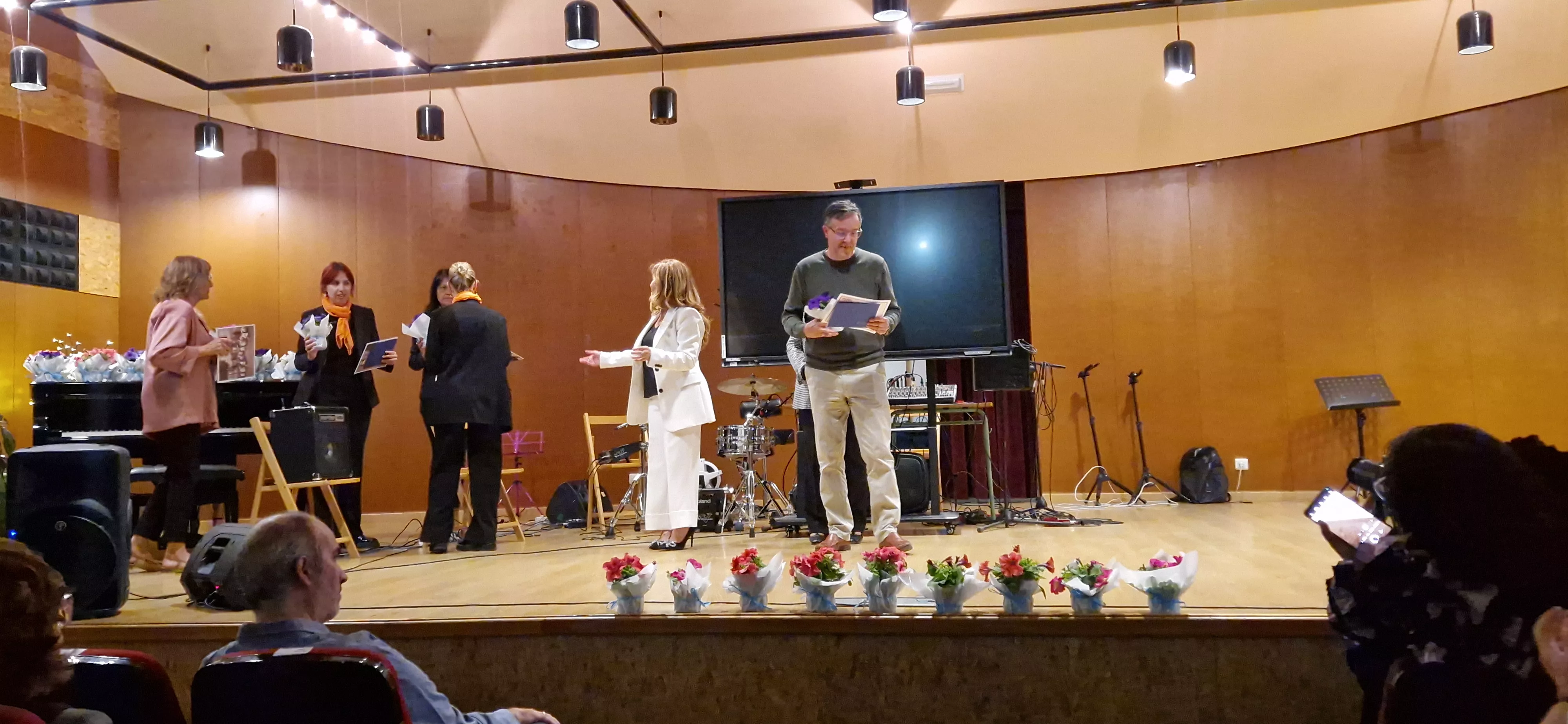 Homenaje a 81 maestros jubilados de la provincia de Huesca. Foto Myriam Martínez