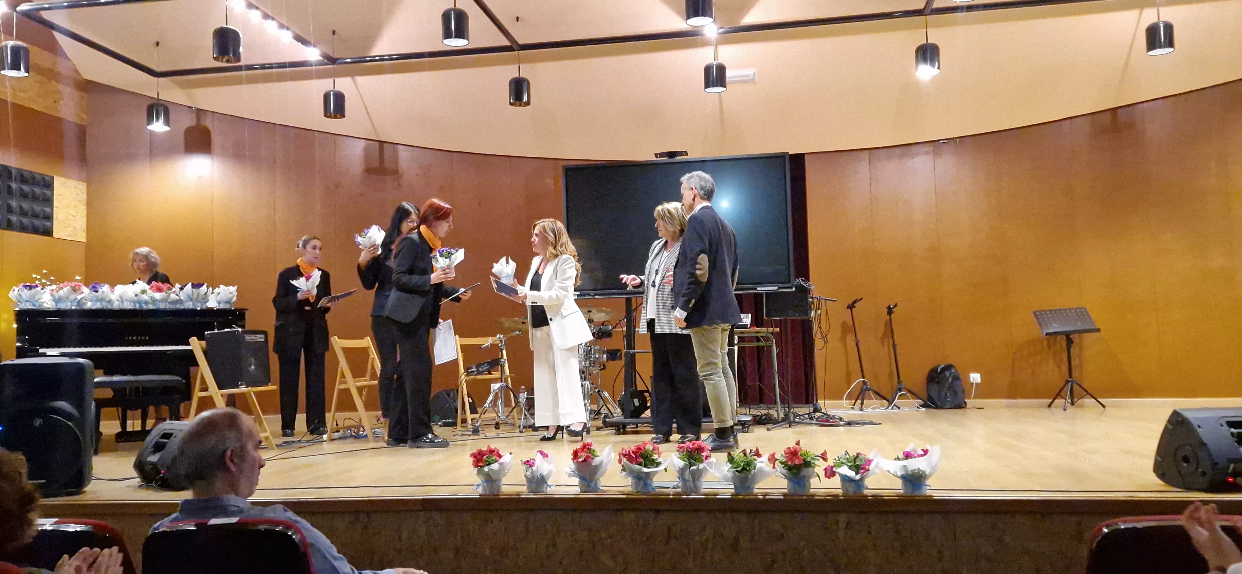 Homenaje a 81 maestros jubilados de la provincia de Huesca. Foto Myriam Martínez