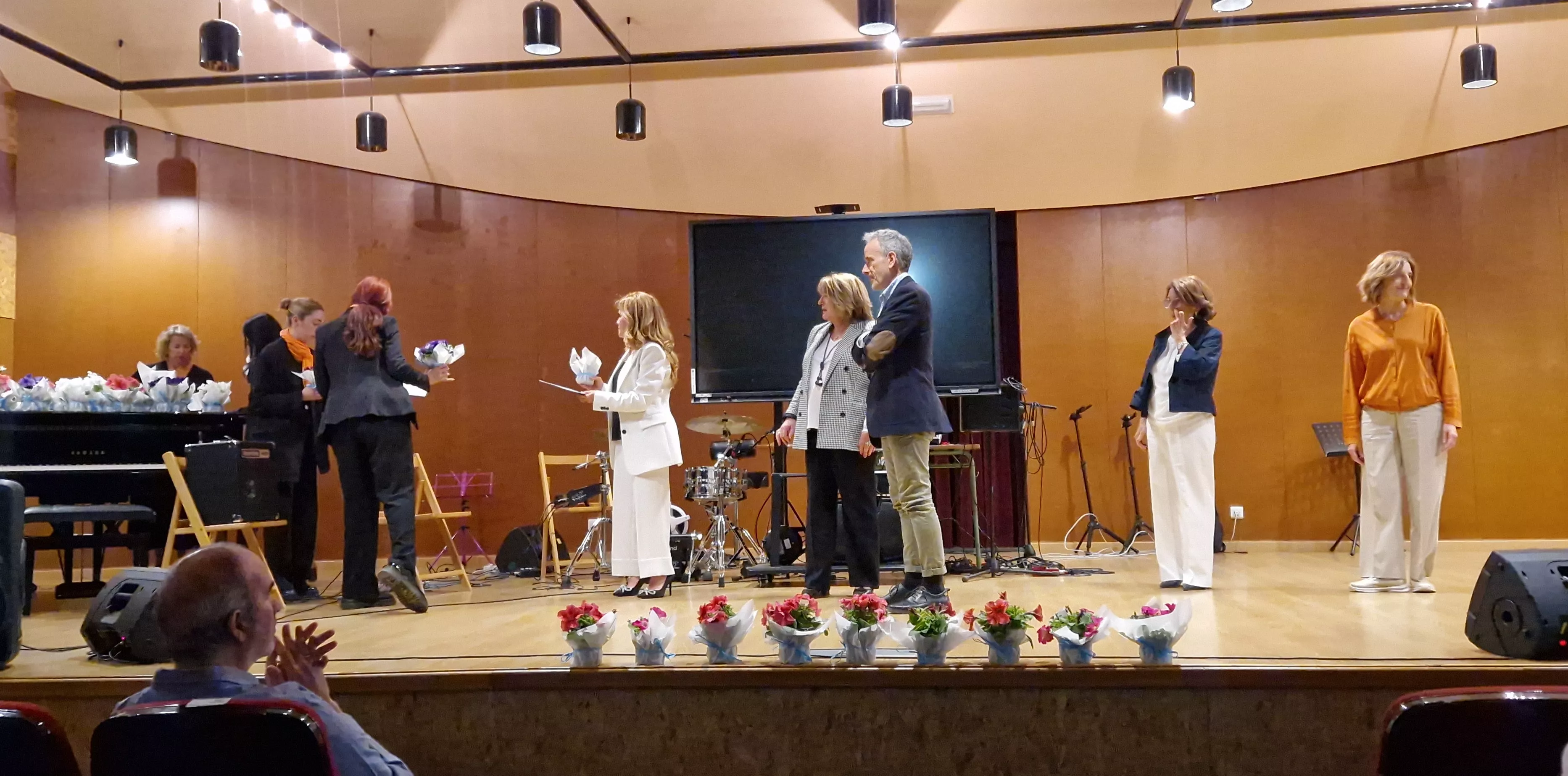 Homenaje a 81 maestros jubilados de la provincia de Huesca. Foto Myriam Martínez