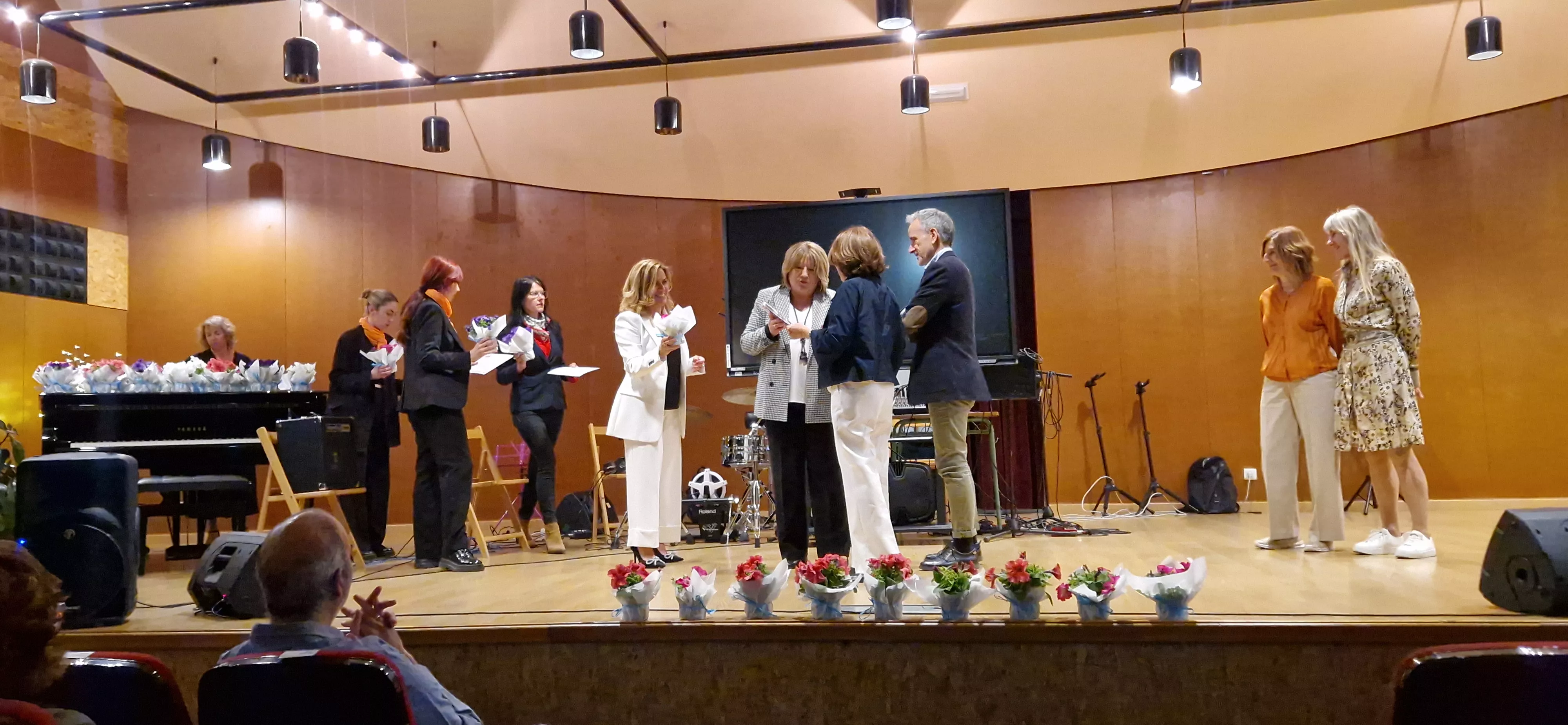Homenaje a 81 maestros jubilados de la provincia de Huesca. Foto Myriam Martínez