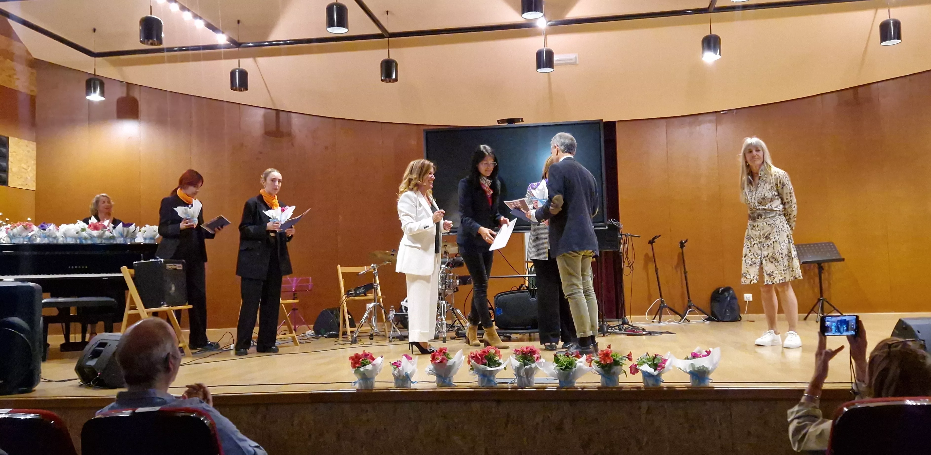 Homenaje a 81 maestros jubilados de la provincia de Huesca. Foto Myriam Martínez