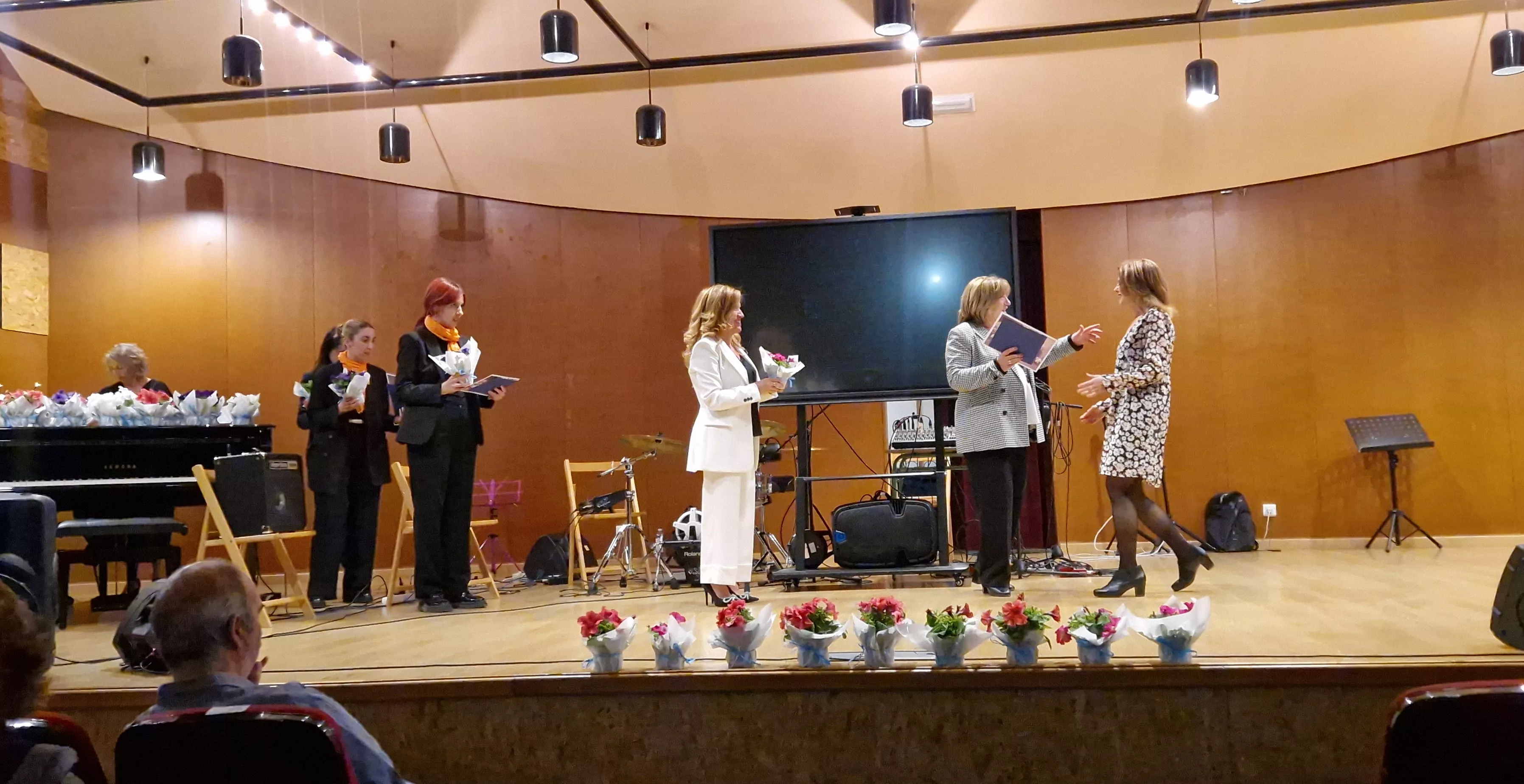 Homenaje a 81 maestros jubilados de la provincia de Huesca. Foto Myriam Martínez