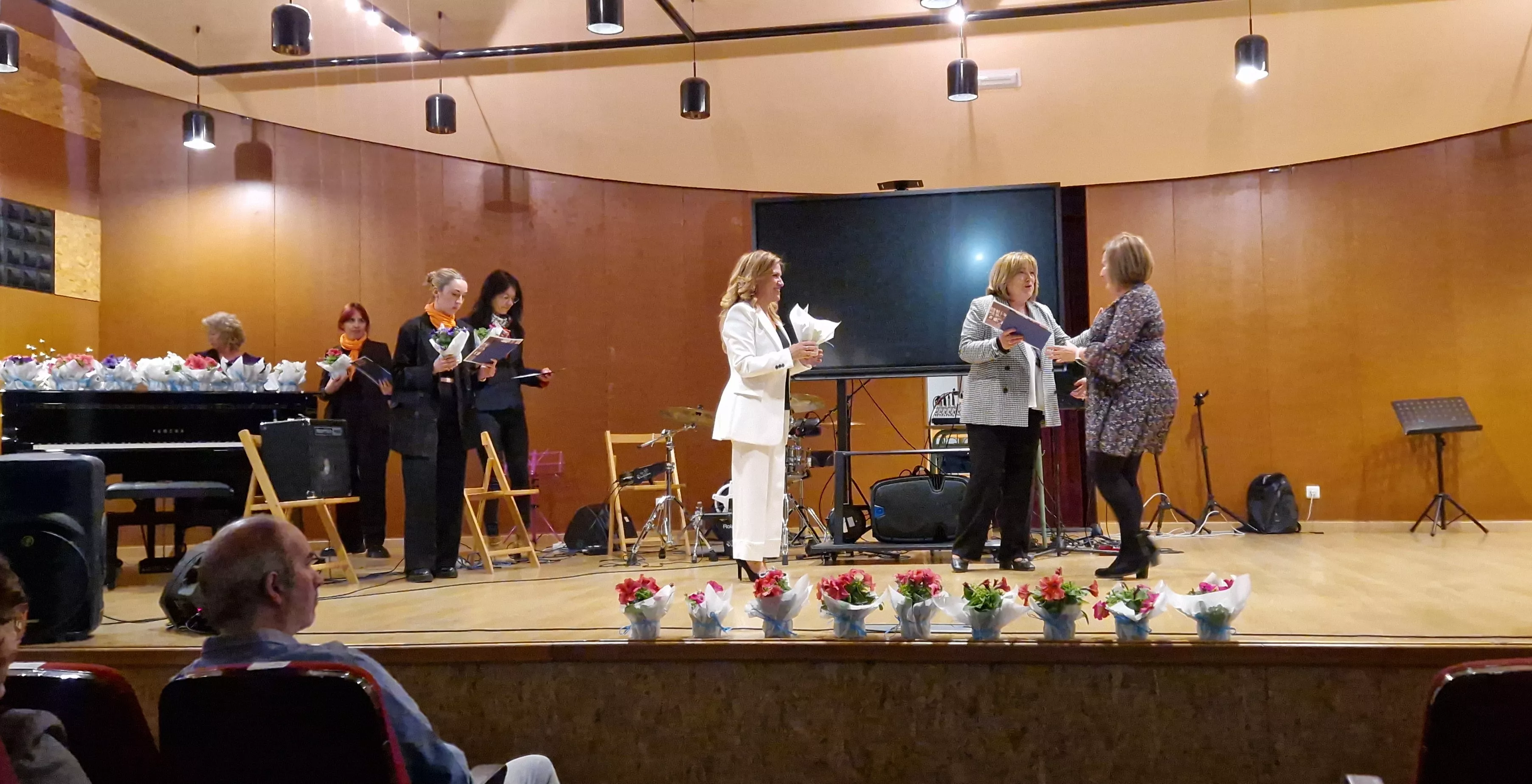 Homenaje a 81 maestros jubilados de la provincia de Huesca. Foto Myriam Martínez