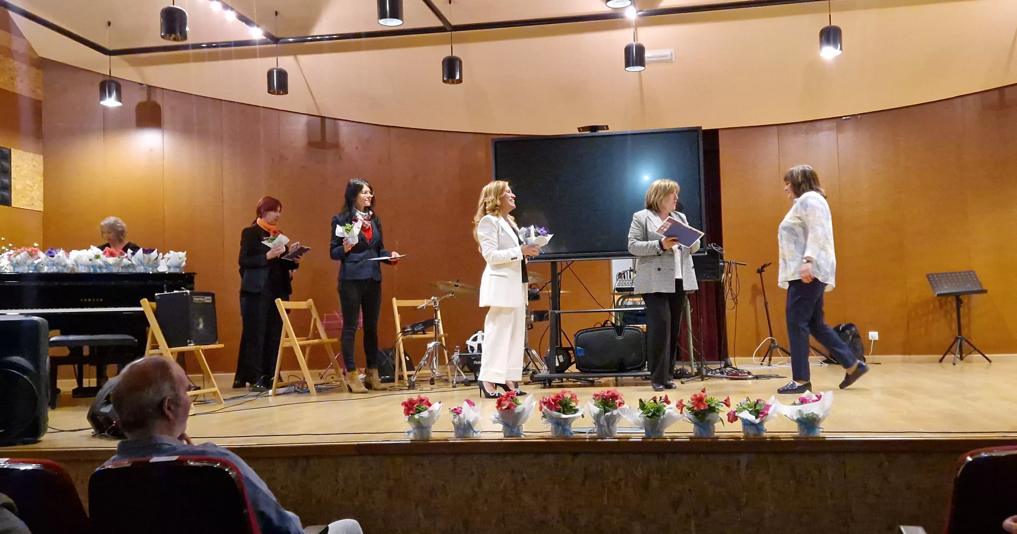 Homenaje a 81 maestros jubilados de la provincia de Huesca. Foto Myriam Martínez