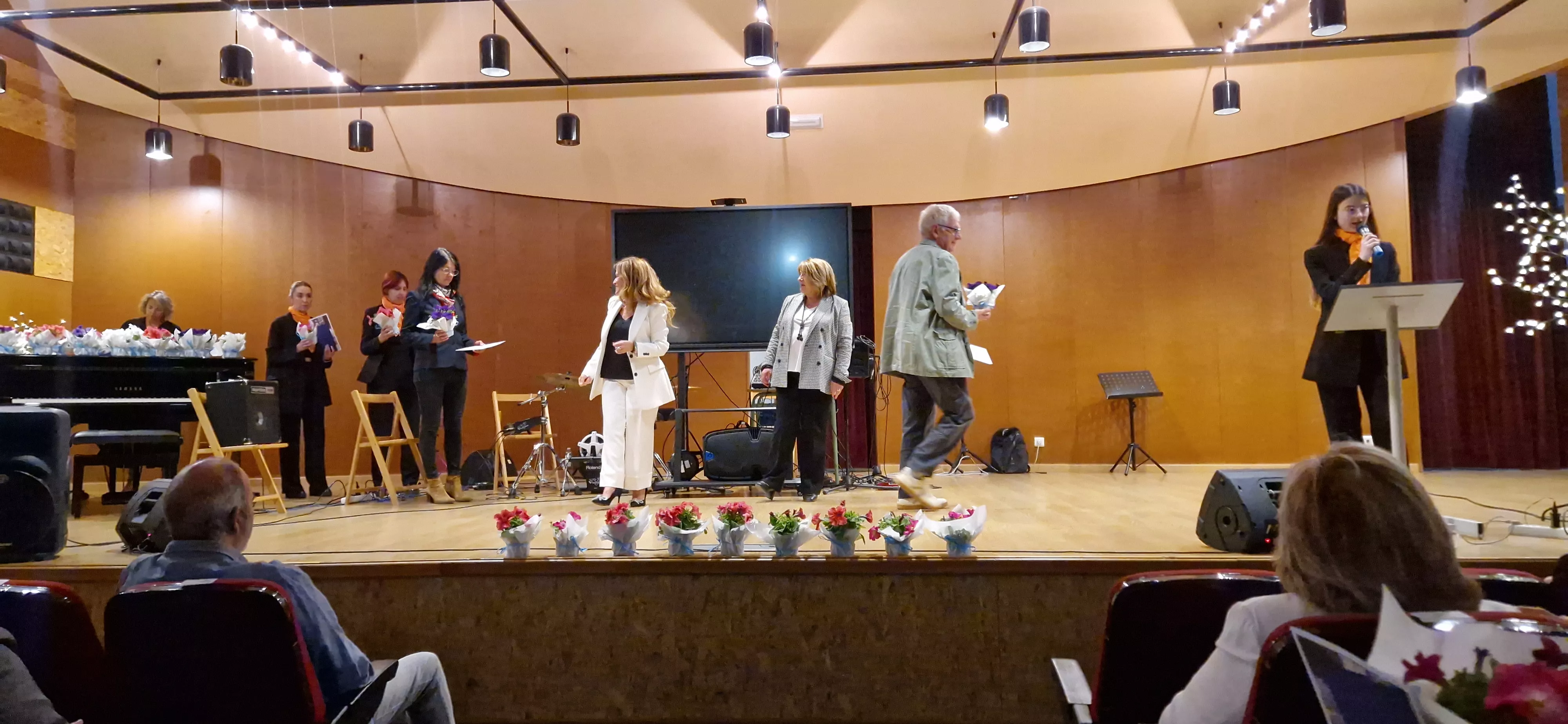 Homenaje a 81 maestros jubilados de la provincia de Huesca. Foto Myriam Martínez