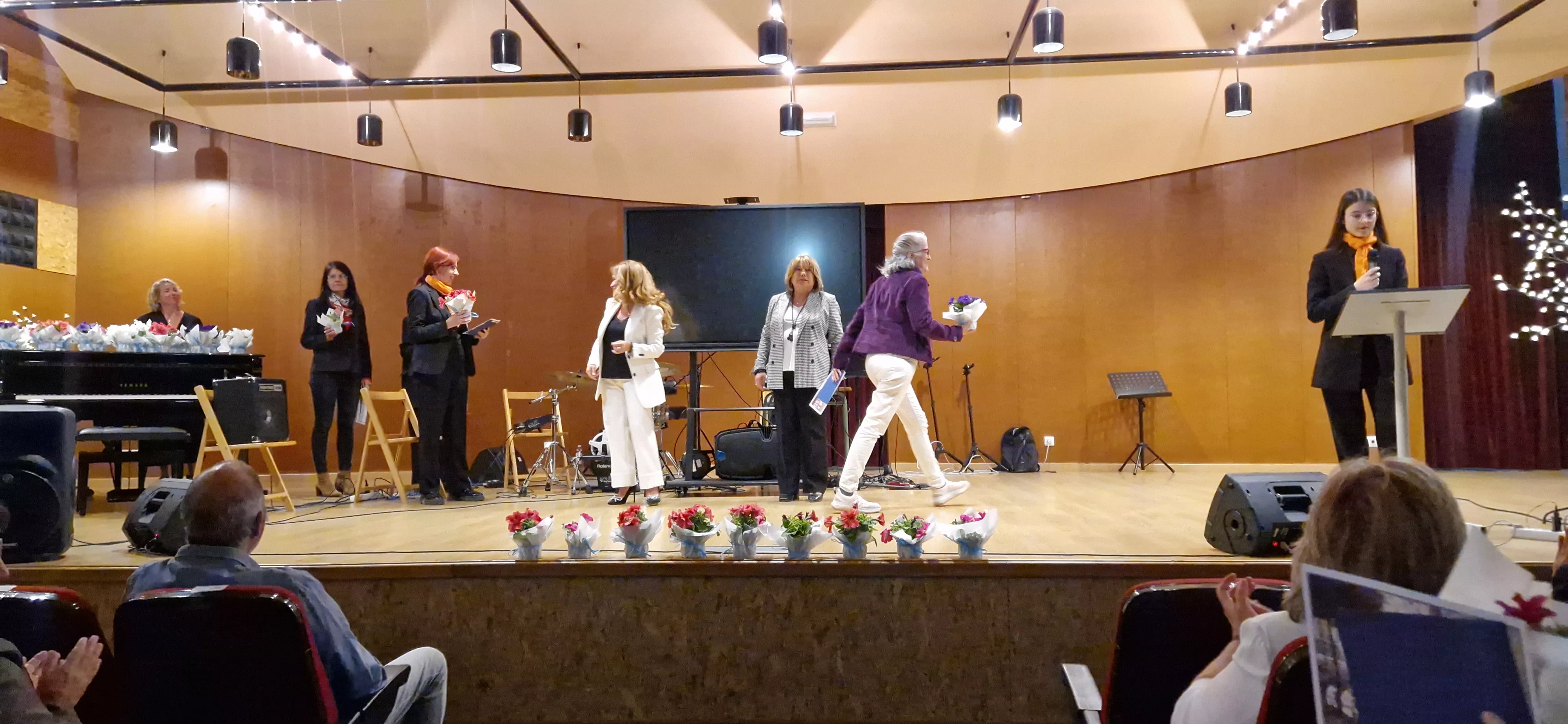 Homenaje a 81 maestros jubilados de la provincia de Huesca. Foto Myriam Martínez