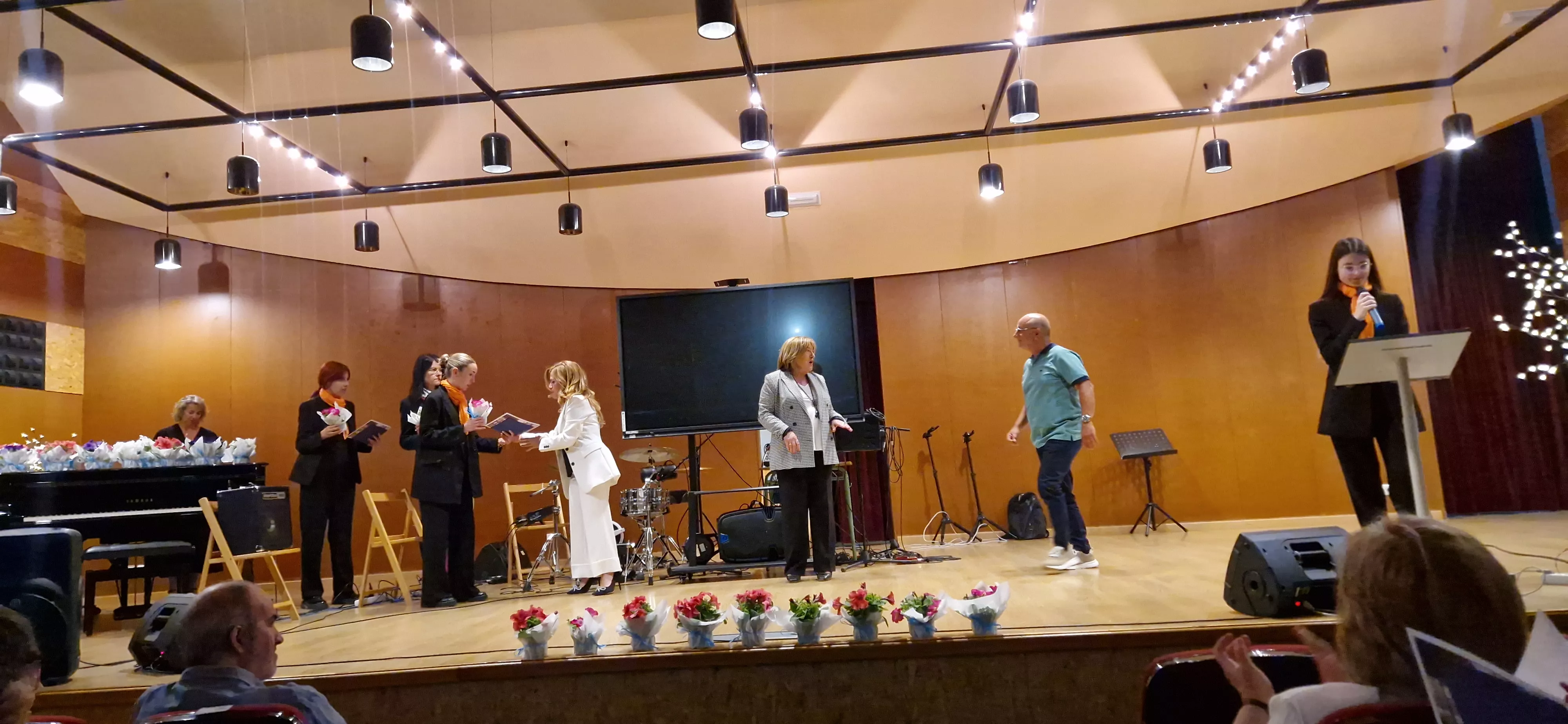 Homenaje a 81 maestros jubilados de la provincia de Huesca. Foto Myriam Martínez