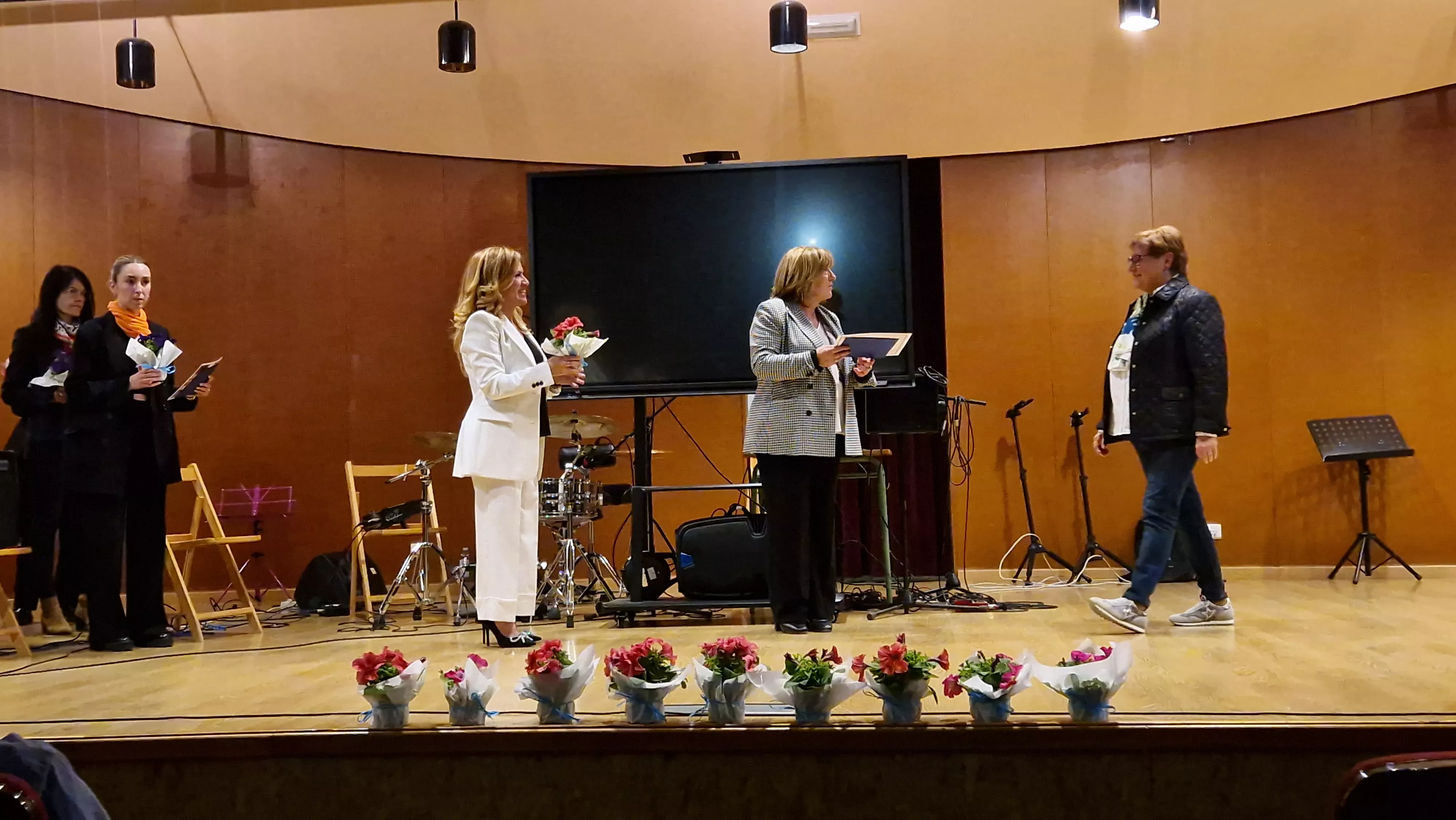 Homenaje a 81 maestros jubilados de la provincia de Huesca. Foto Myriam Martínez