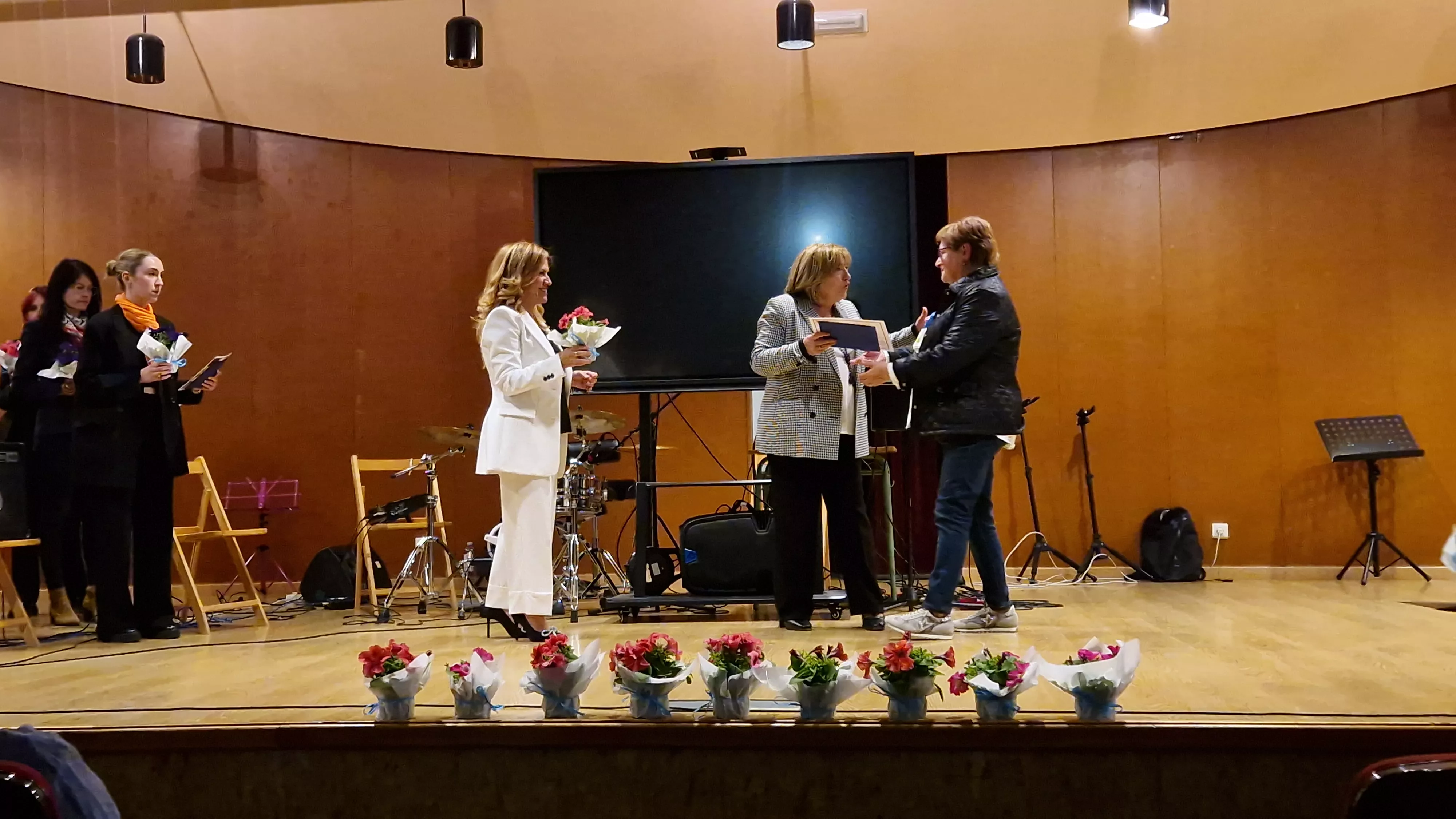Homenaje a 81 maestros jubilados de la provincia de Huesca. Foto Myriam Martínez