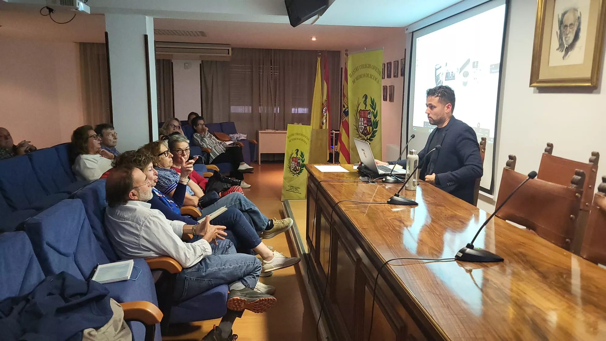 Javier Fernández, durante la conferencia en el Colegio de Médicos sobre la IA