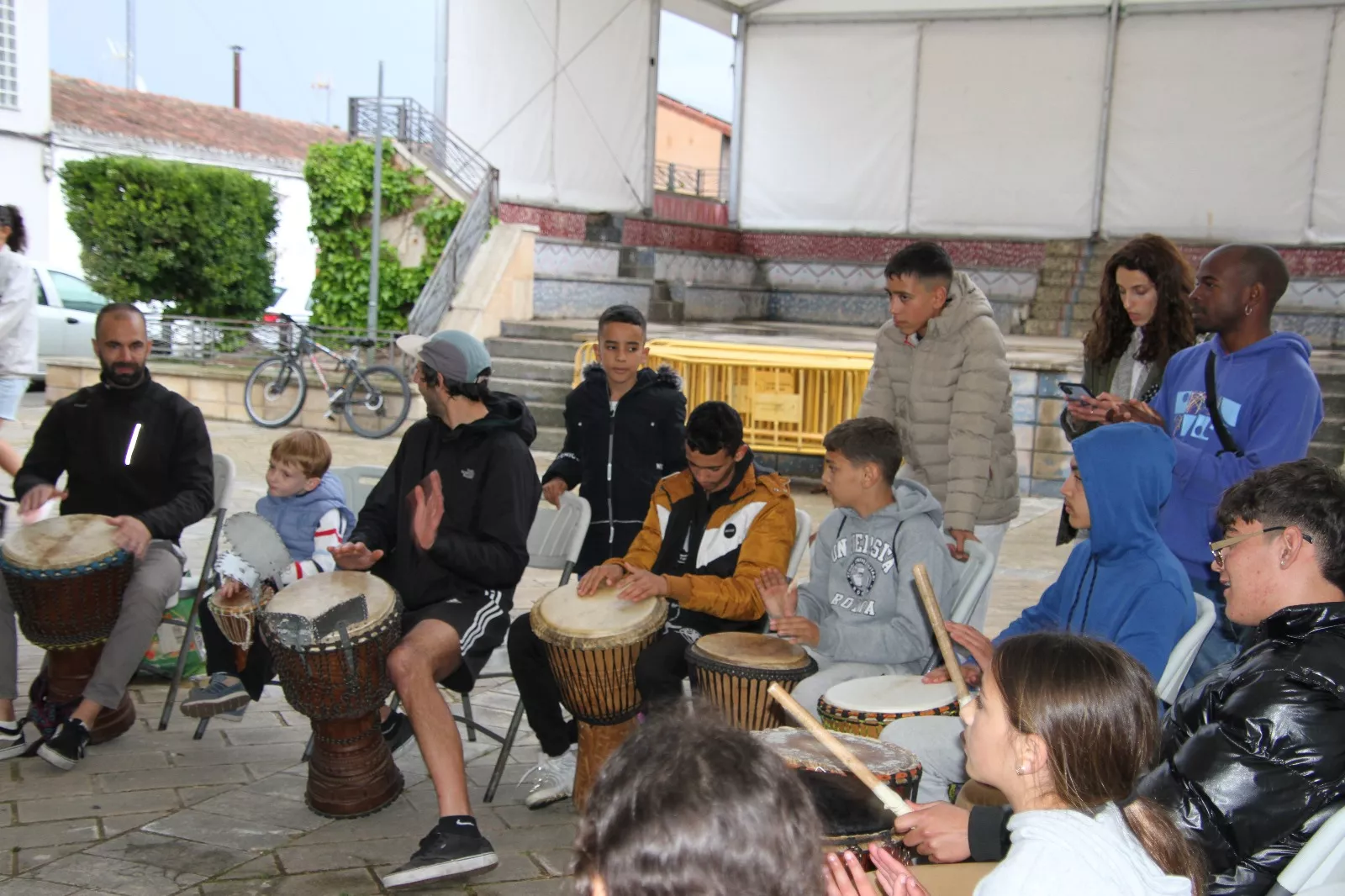 Sonidos africanos en Barriofest 2025. Foto Carlos Neofato