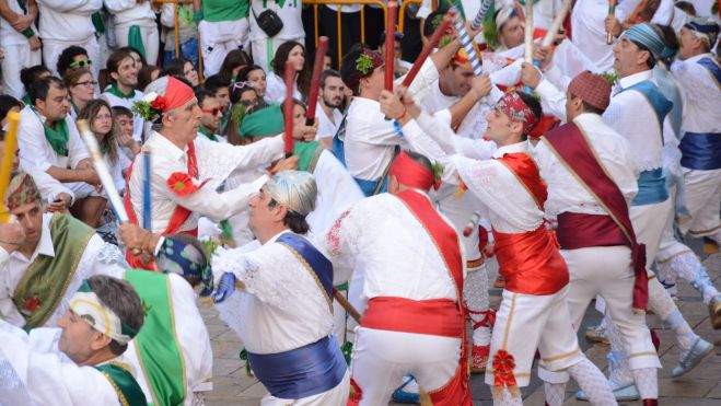 Danzantes 10 de agosto. Foto Antonio Cortés