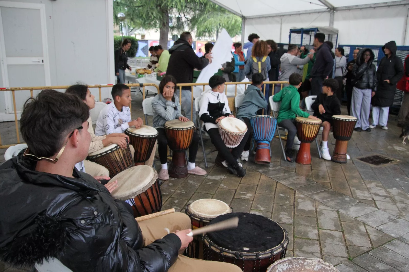 Sonidos africanos en Barriofest 2025. Foto Carlos Neofato