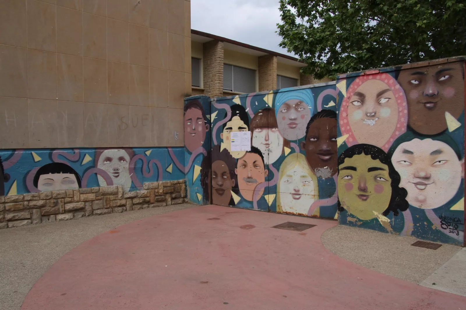 Visita a los murales del Barrio del Perpetuo Socorro en Barriofest 2025. Foto Carlos Neofato