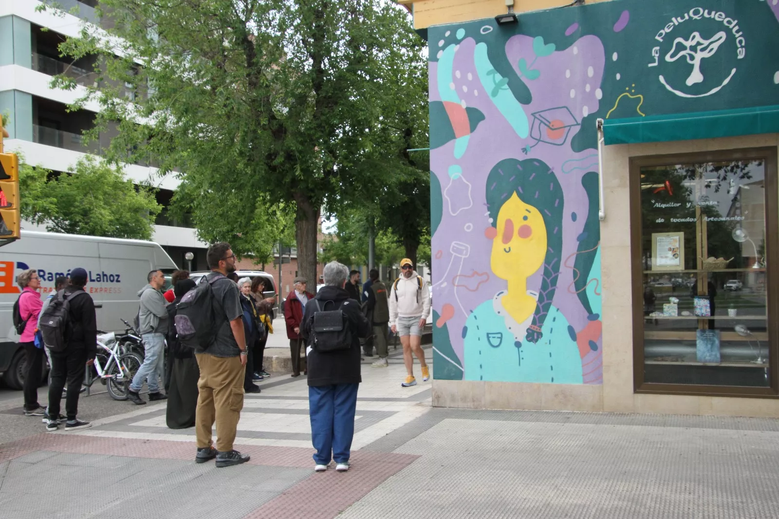 Visita a los murales del Barrio del Perpetuo Socorro en Barriofest 2025. Foto Carlos Neofato