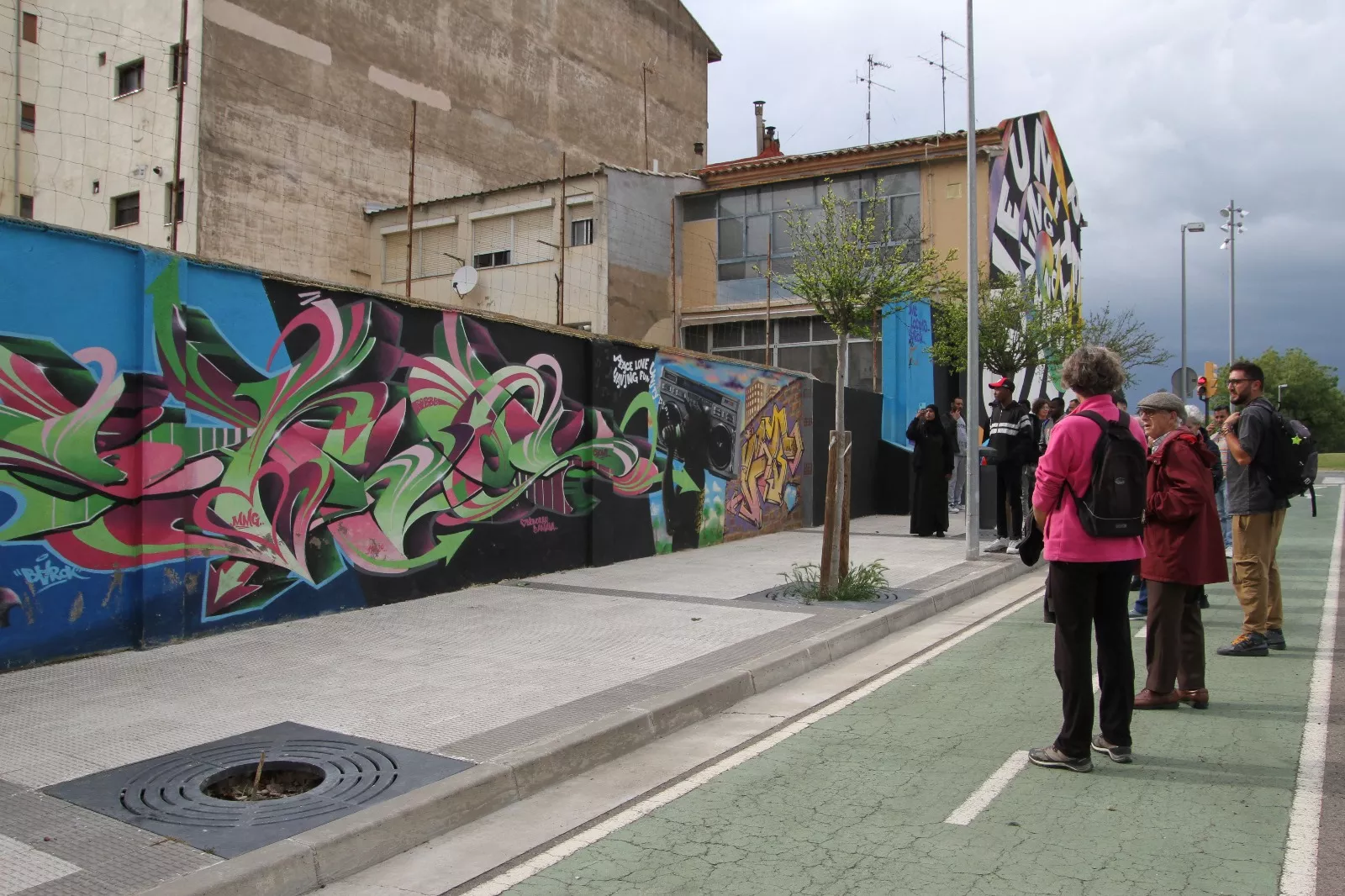 Visita a los murales del Barrio del Perpetuo Socorro en Barriofest 2025. Foto Carlos Neofato