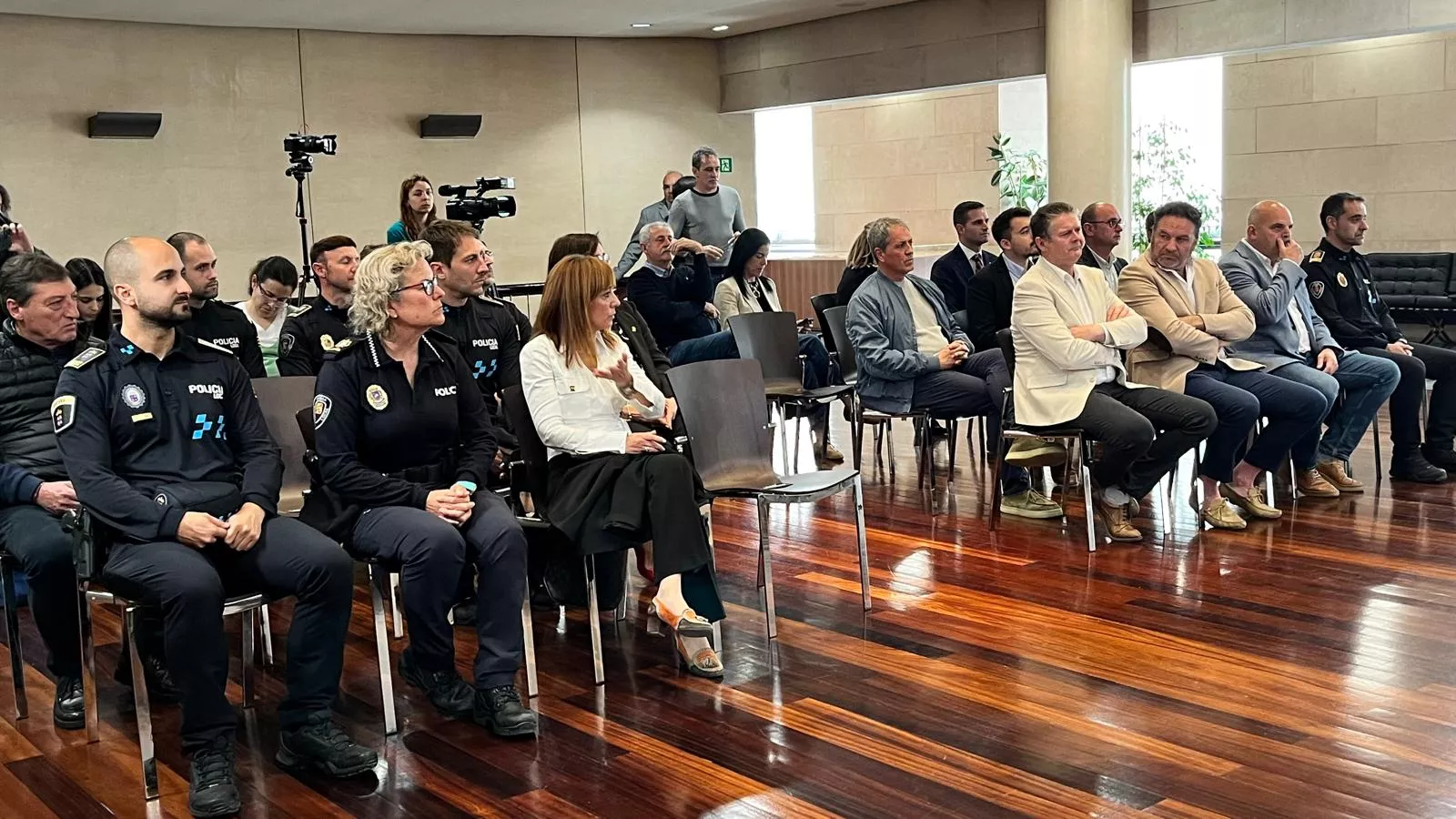 Firma en la DPH del convenio de colaboración de Policías Locales. Foto Mercedes Manterola