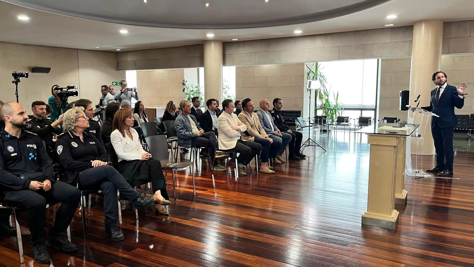 Firma en la DPH del convenio de colaboración de Policías Locales. Foto Mercedes Manterola