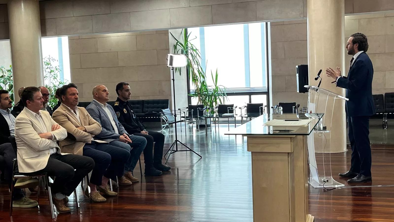 Firma en la DPH del convenio de colaboración de Policías Locales. Foto Mercedes Manterola