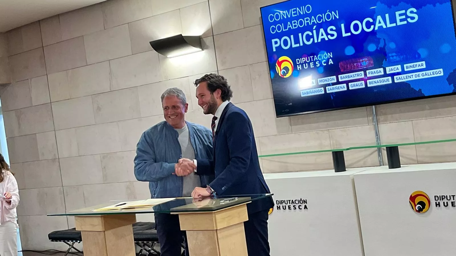 Firma en la DPH del convenio de colaboración de Policías Locales. Foto Mercedes Manterola