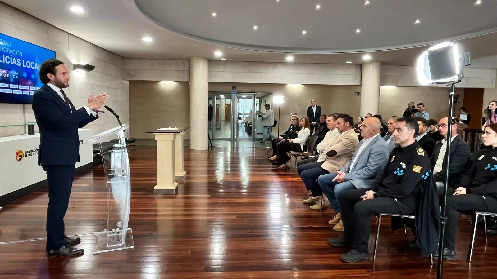 Firma en la DPH del convenio de colaboración de Policías Locales. Foto Mercedes Manterola