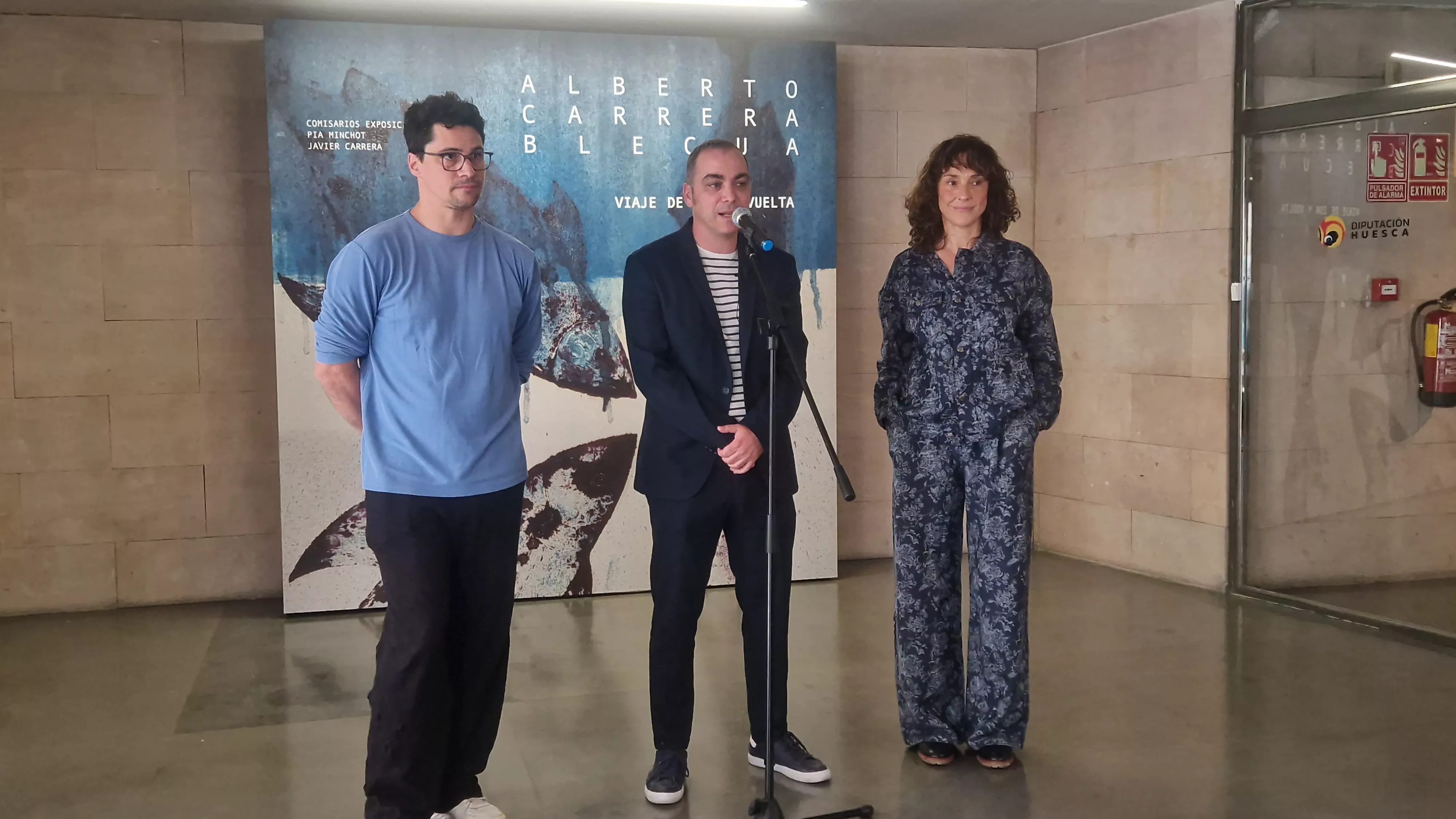 Javier Carrera, Carlos Sampériz y Pía Minchot. Exposición "Viaje de ida y vuelta" de Carrera Blecua. Foto Myriam Martínez