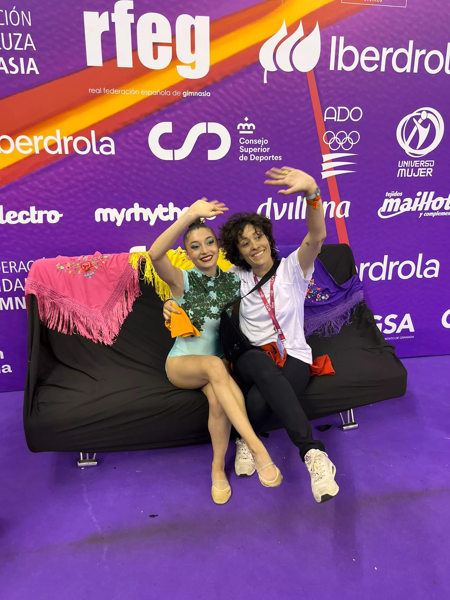 María Otín con Cristina Perea en Granada.