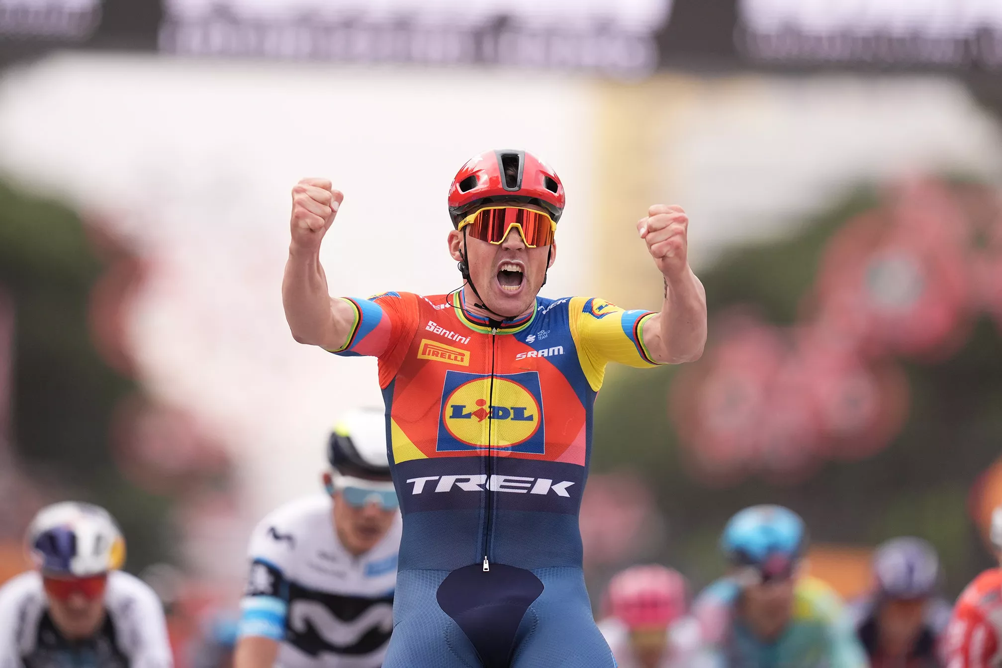 Pedersen se viste de rosa en la apertura del Giro. Foto: Giro de Italia
