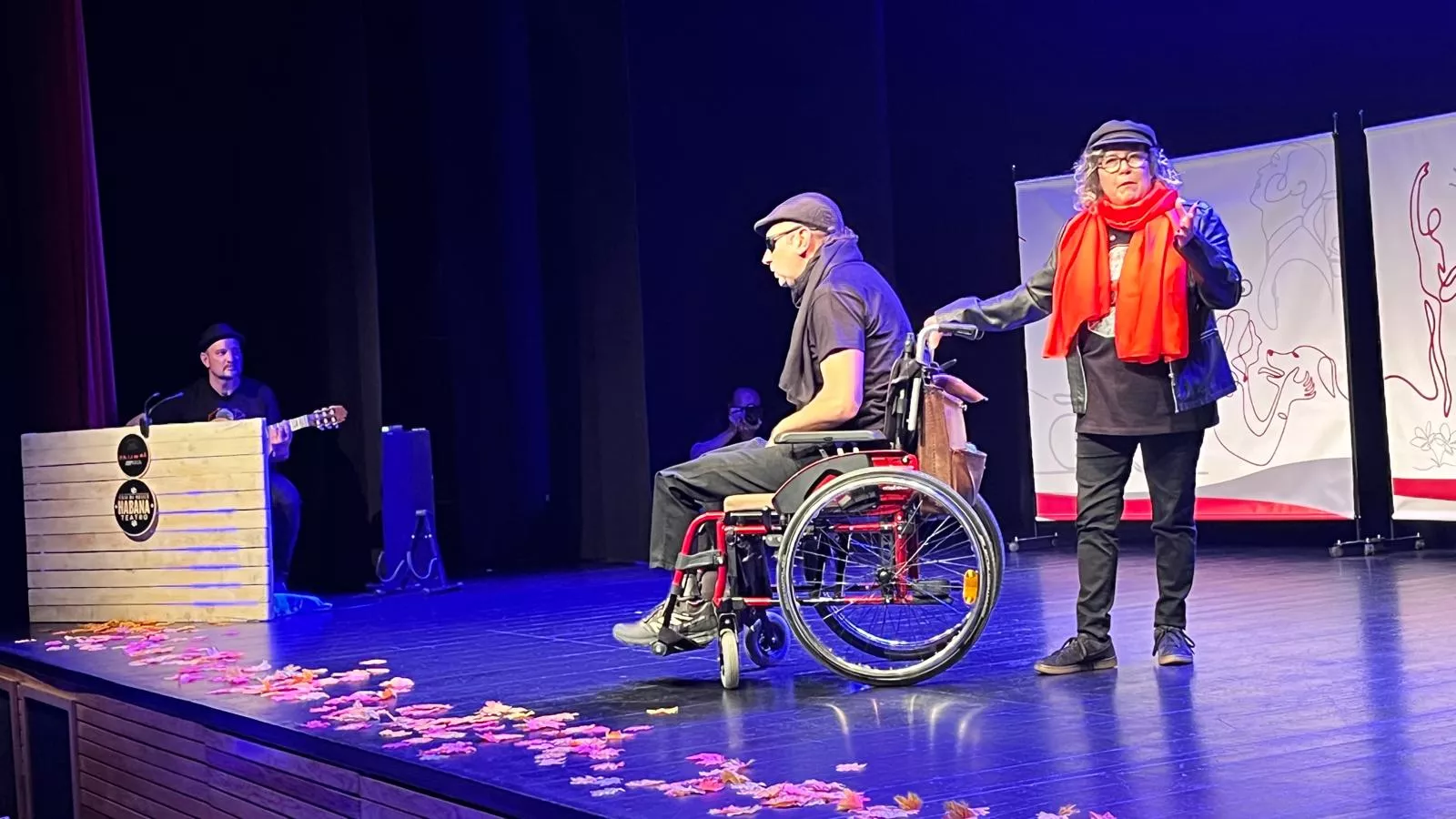 Representación de 'Prismas' de Habana Teatro y Josan Rodríguez. Foto Mercedes Manterola