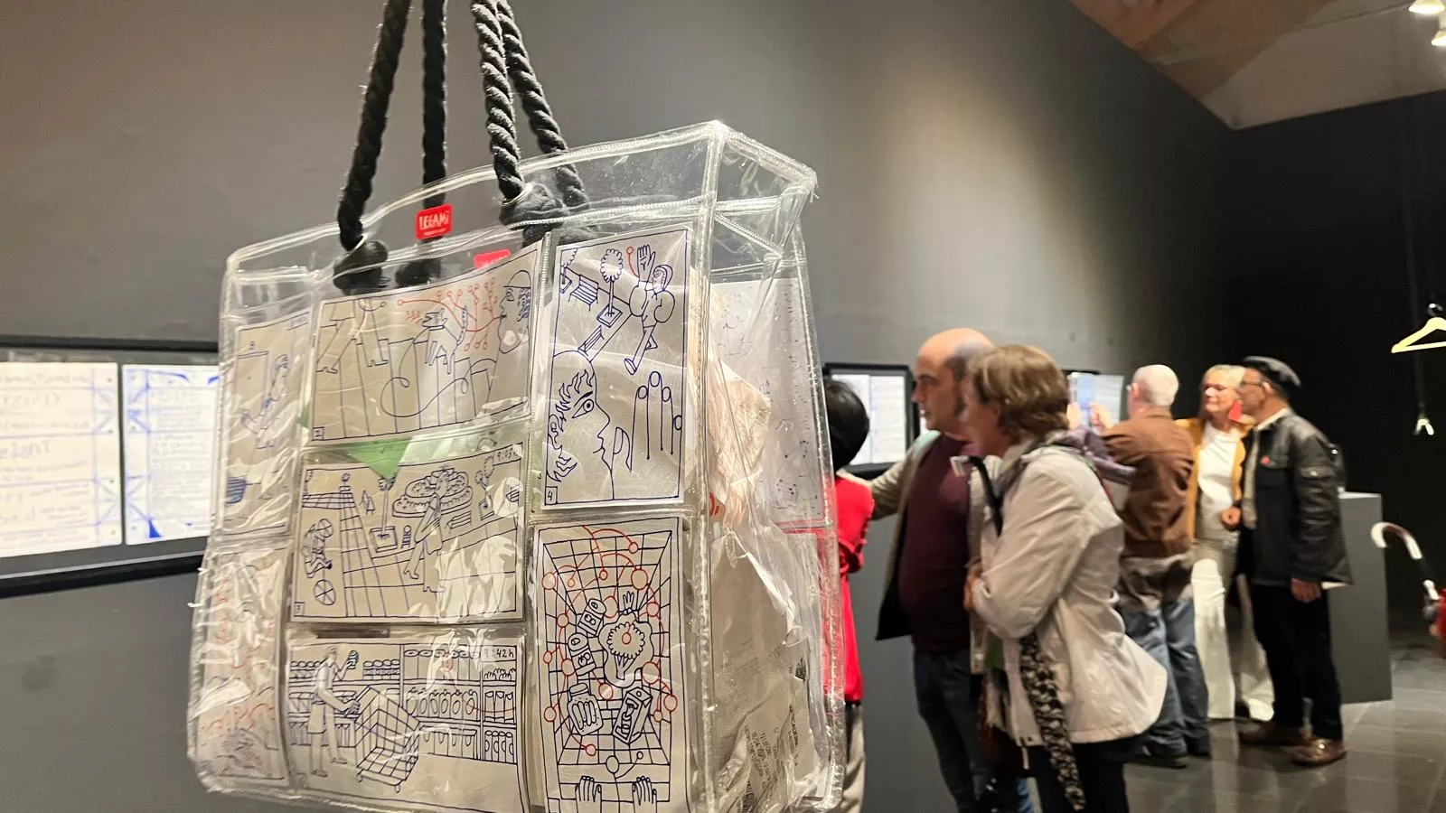  Inauguración de la exposición de Lucía Naval 'Texto encarnado, cuerpo dibujado'. Foto Mercedes Manterola