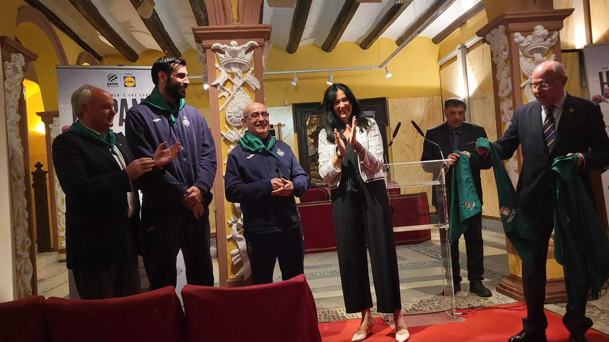 Recepción del Ayuntamiento de Huesca a los Hispanos