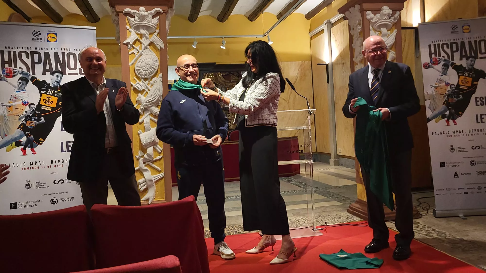 Recepción del Ayuntamiento de Huesca a los Hispanos