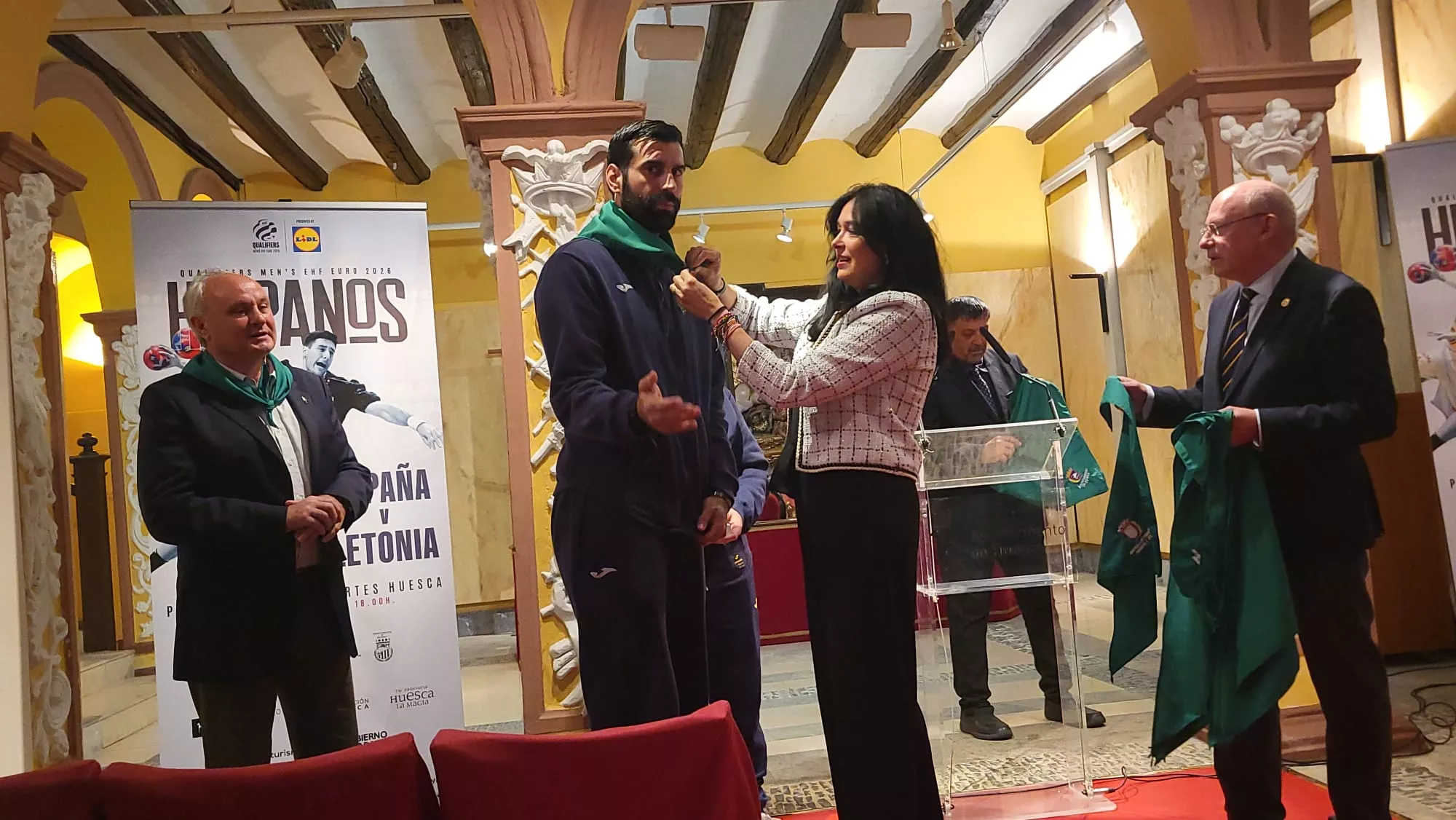 Recepción del Ayuntamiento de Huesca a los Hispanos