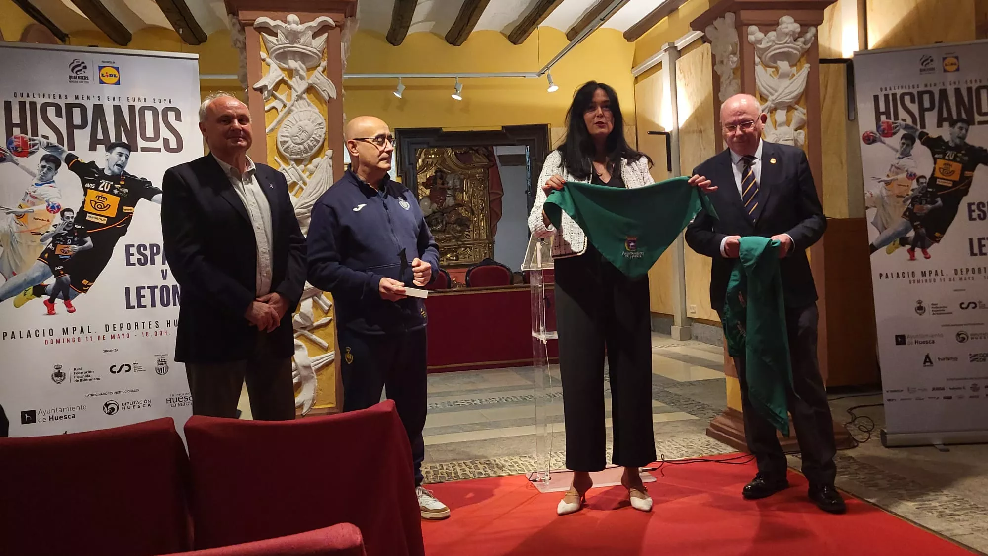 Recepción del Ayuntamiento de Huesca a los Hispanos