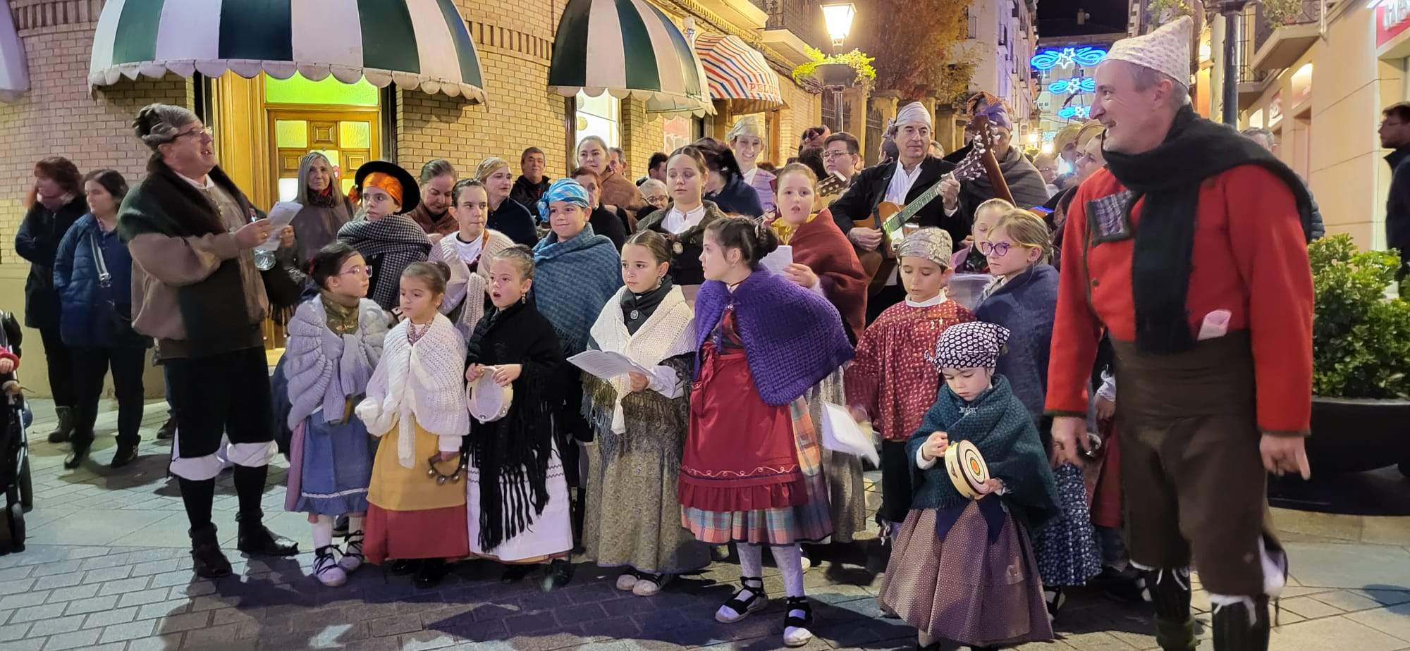   Los 'Amigos de la Navidad' son un colectivo formado por 35  grupos y asociaciones autónomos.