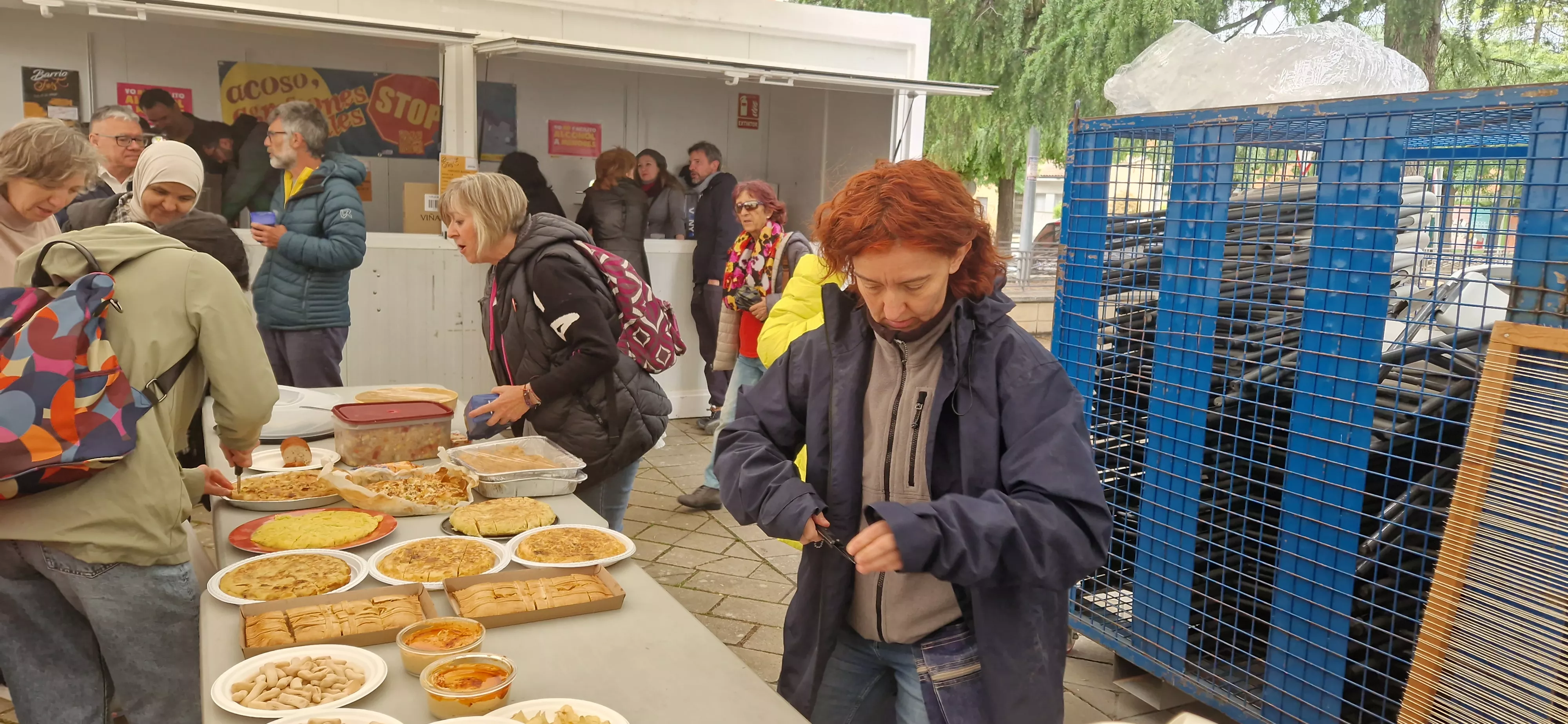 Comida popular en Barriofest. Foto Myriam Martínez250510 135358