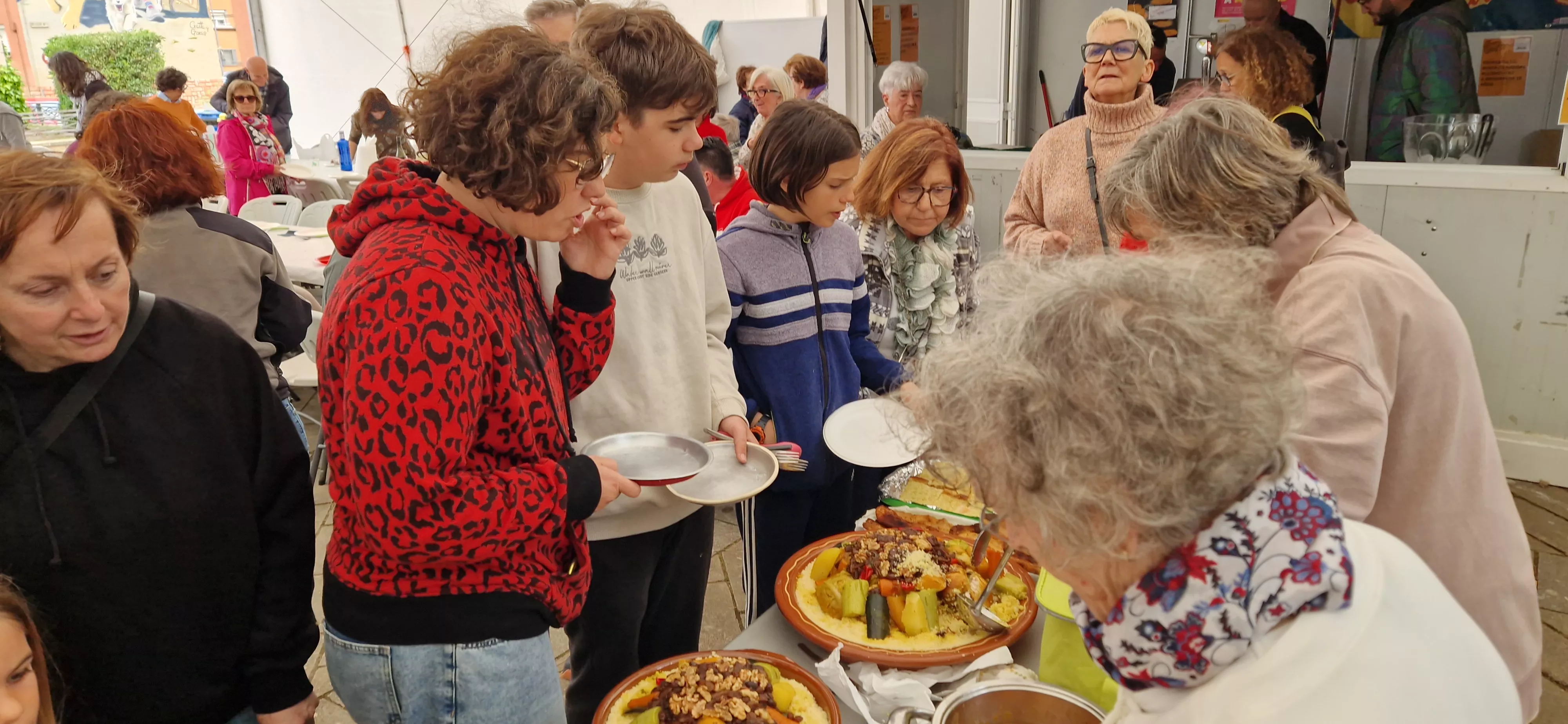 Comida popular en Barriofest. Foto Myriam Martínez250510 135358
