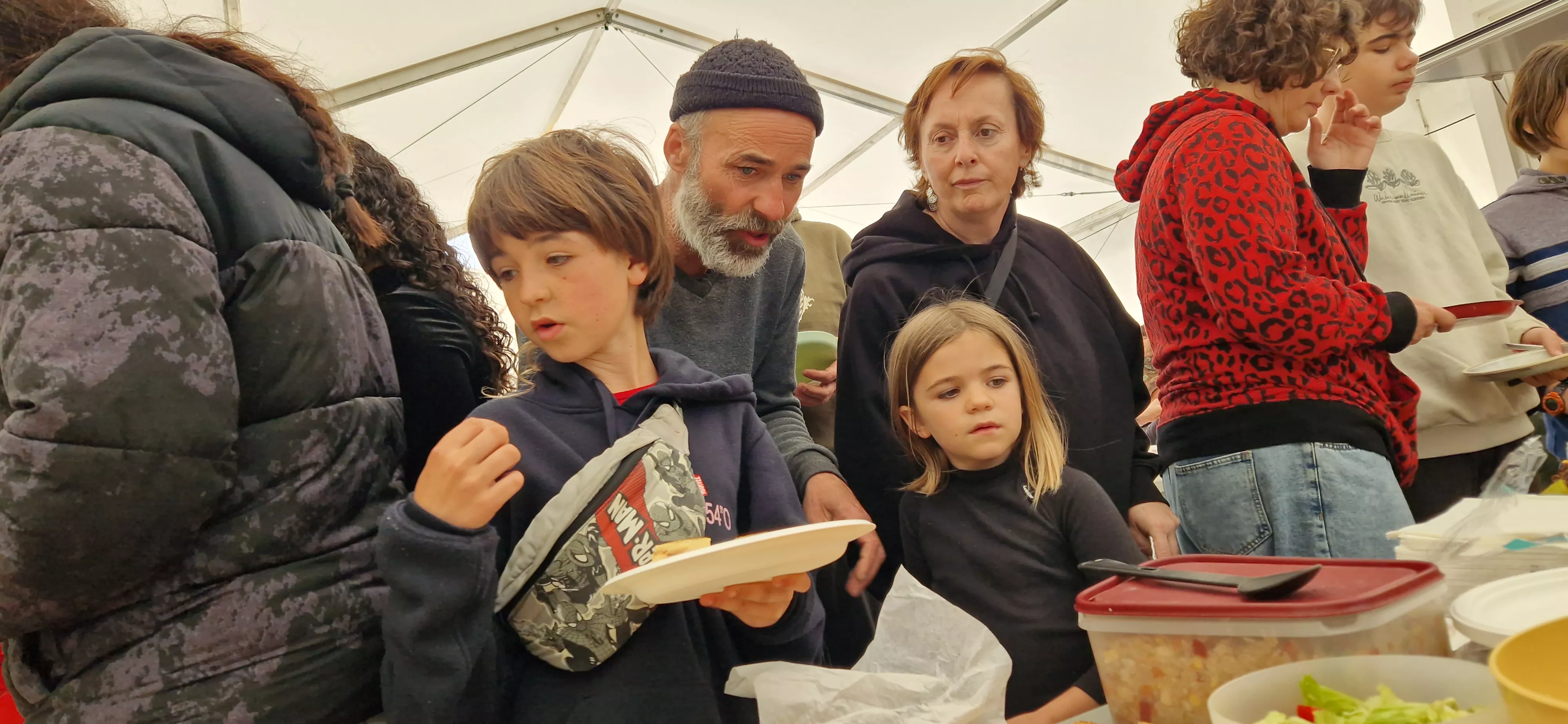 Comida popular en Barriofest. Foto Myriam Martínez250510 135358