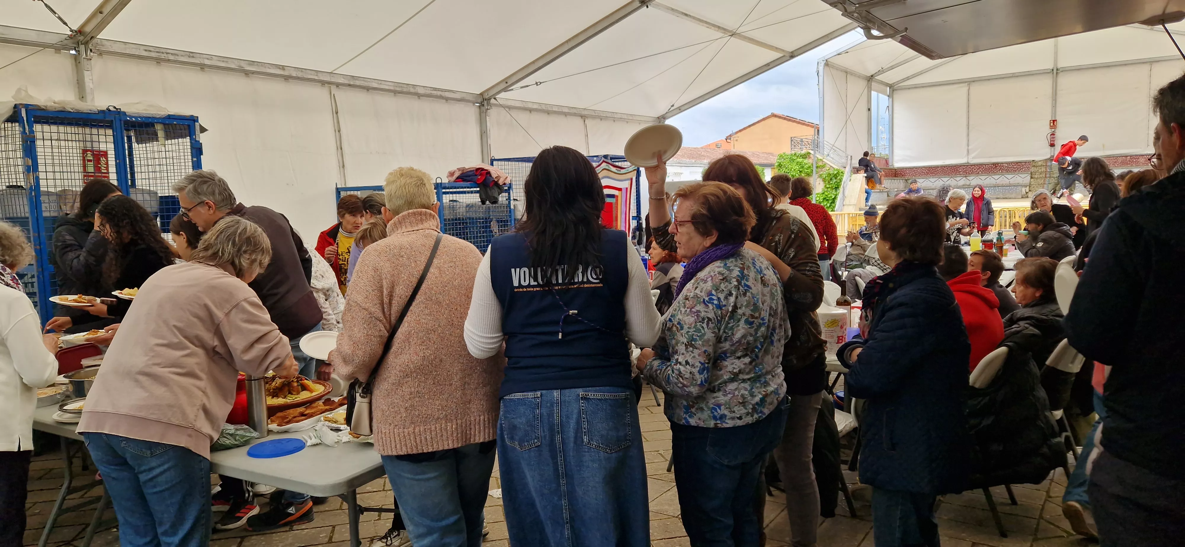 Comida popular en Barriofest. Foto Myriam Martínez250510 135358