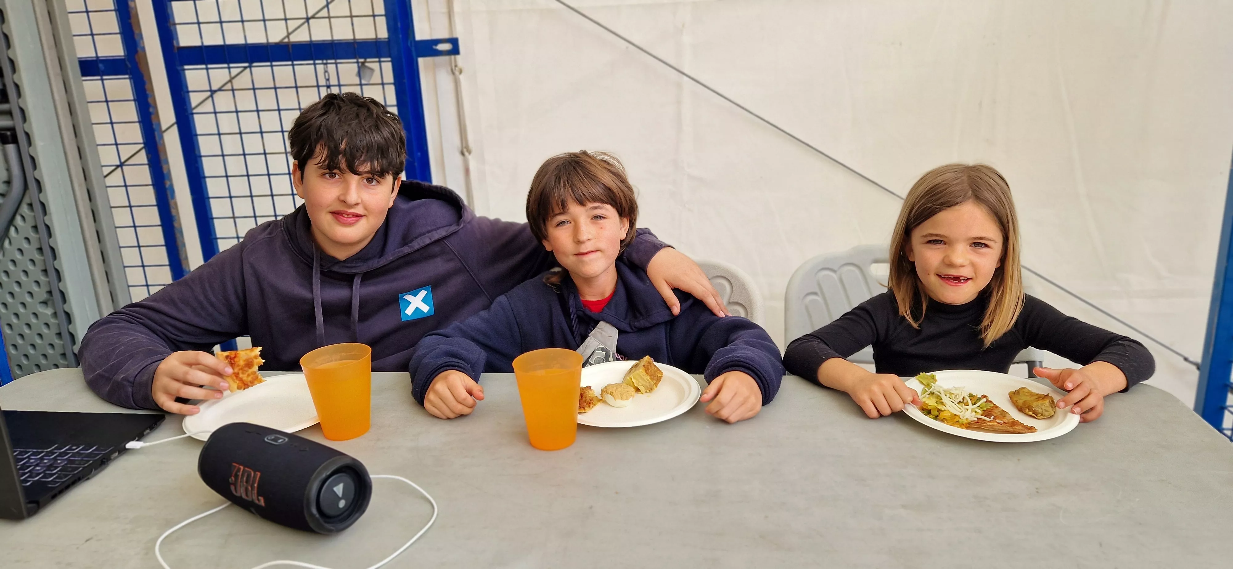 Comida popular en Barriofest. Foto Myriam Martínez250510 135358