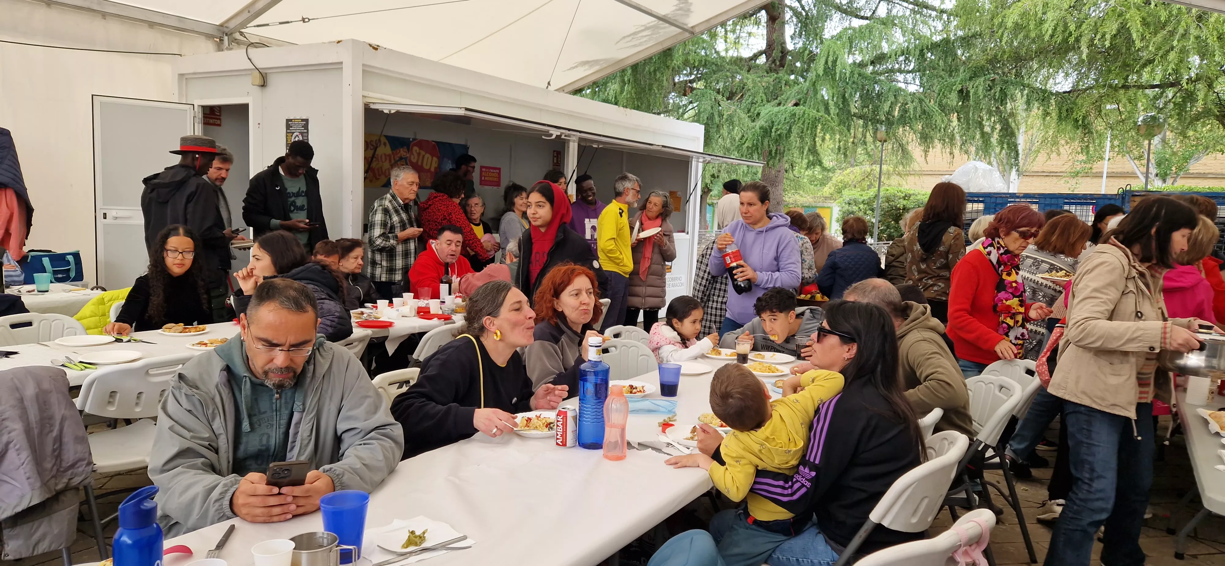 Comida popular en Barriofest. Foto Myriam Martínez250510 135358