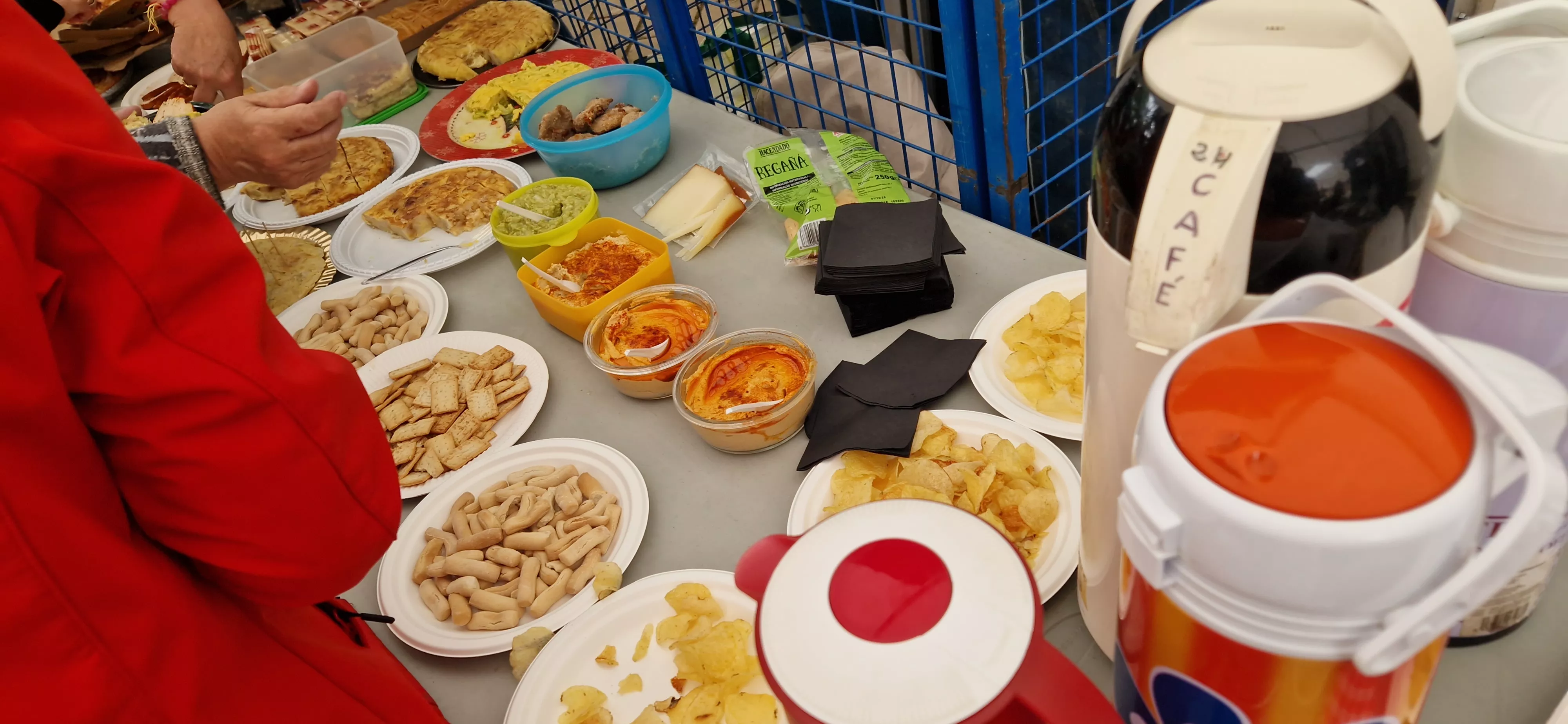 Comida popular en Barriofest. Foto Myriam Martínez250510 135358
