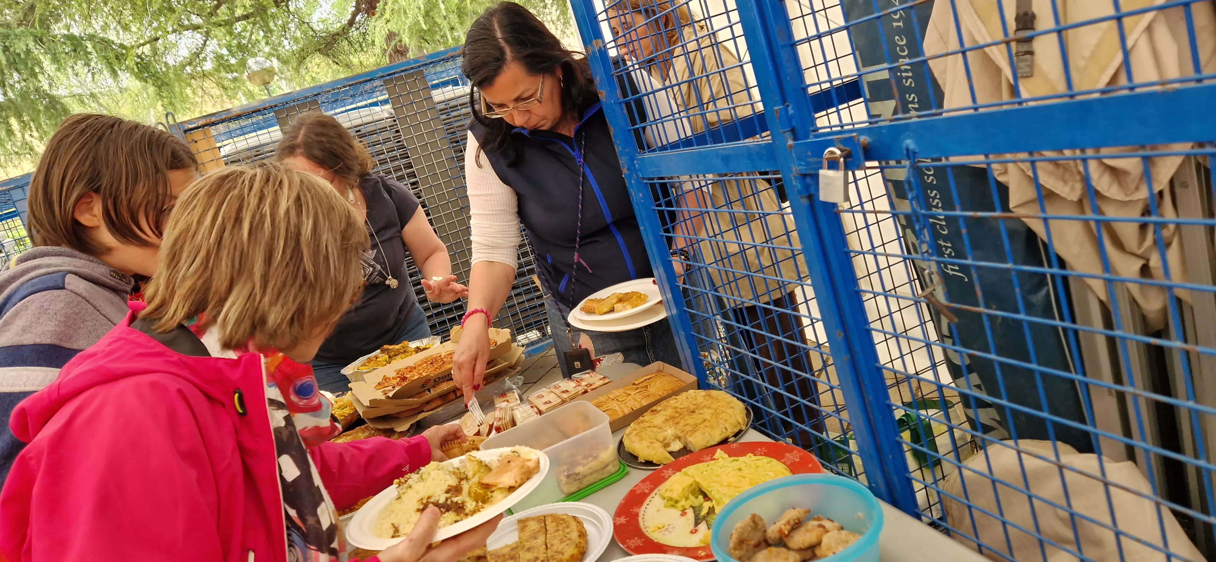 Comida popular en Barriofest. Foto Myriam Martínez250510 135358