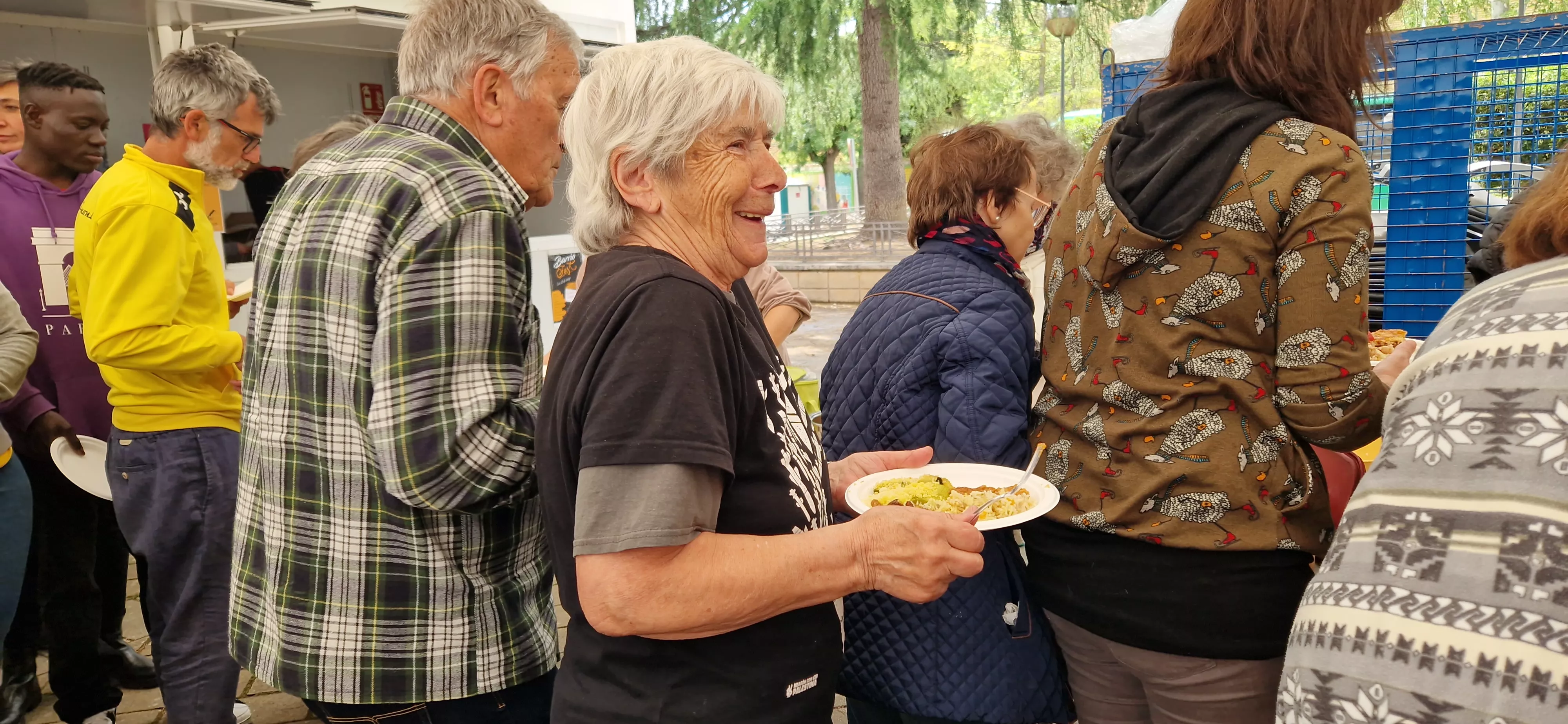 Comida popular en Barriofest. Foto Myriam Martínez250510 135358