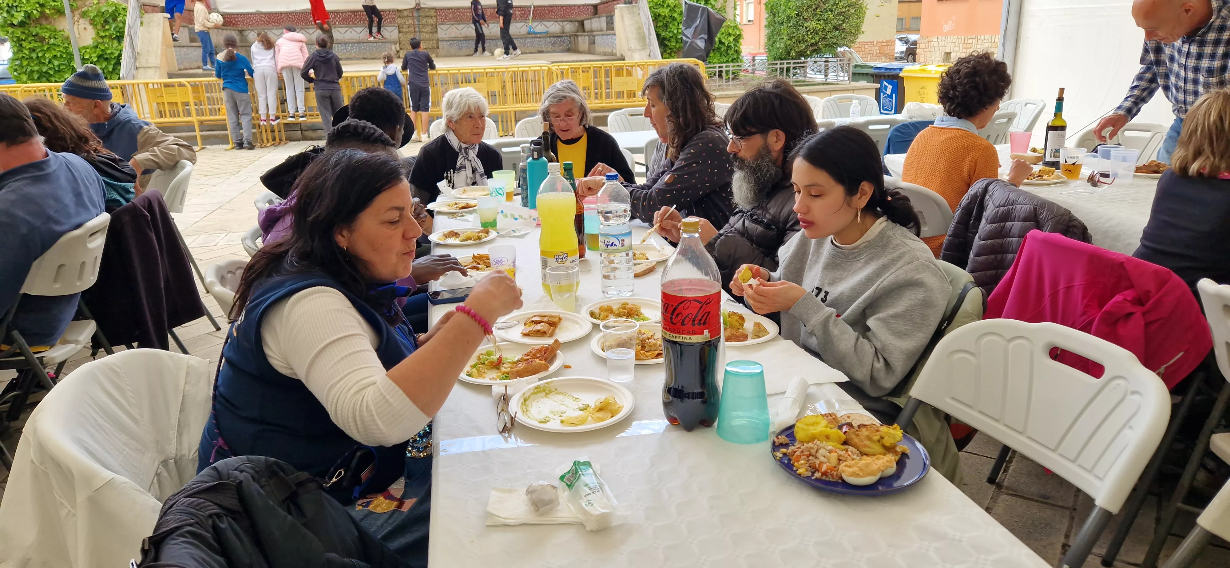 Comida popular en Barriofest. Foto Myriam Martínez250510 135358