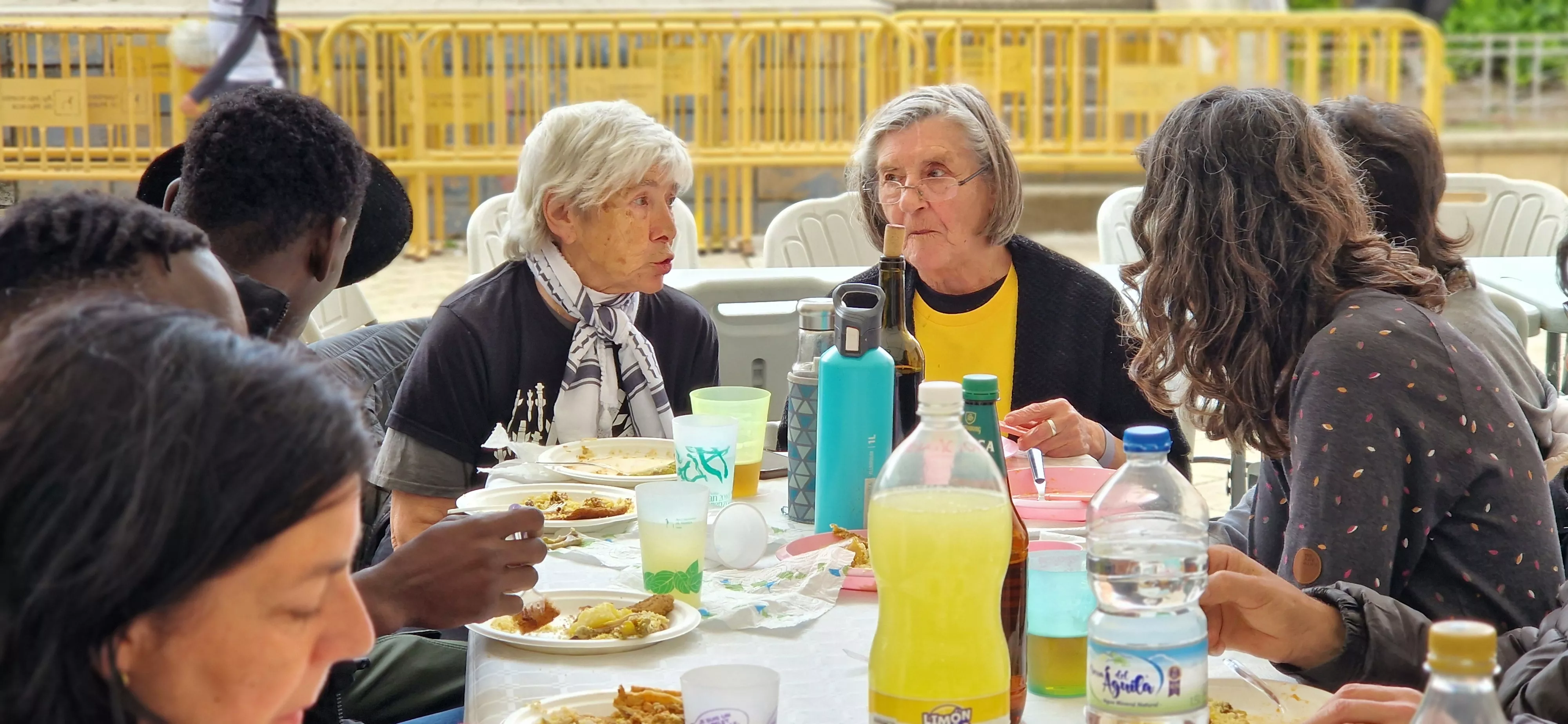 Comida popular en Barriofest. Foto Myriam Martínez250510 135358