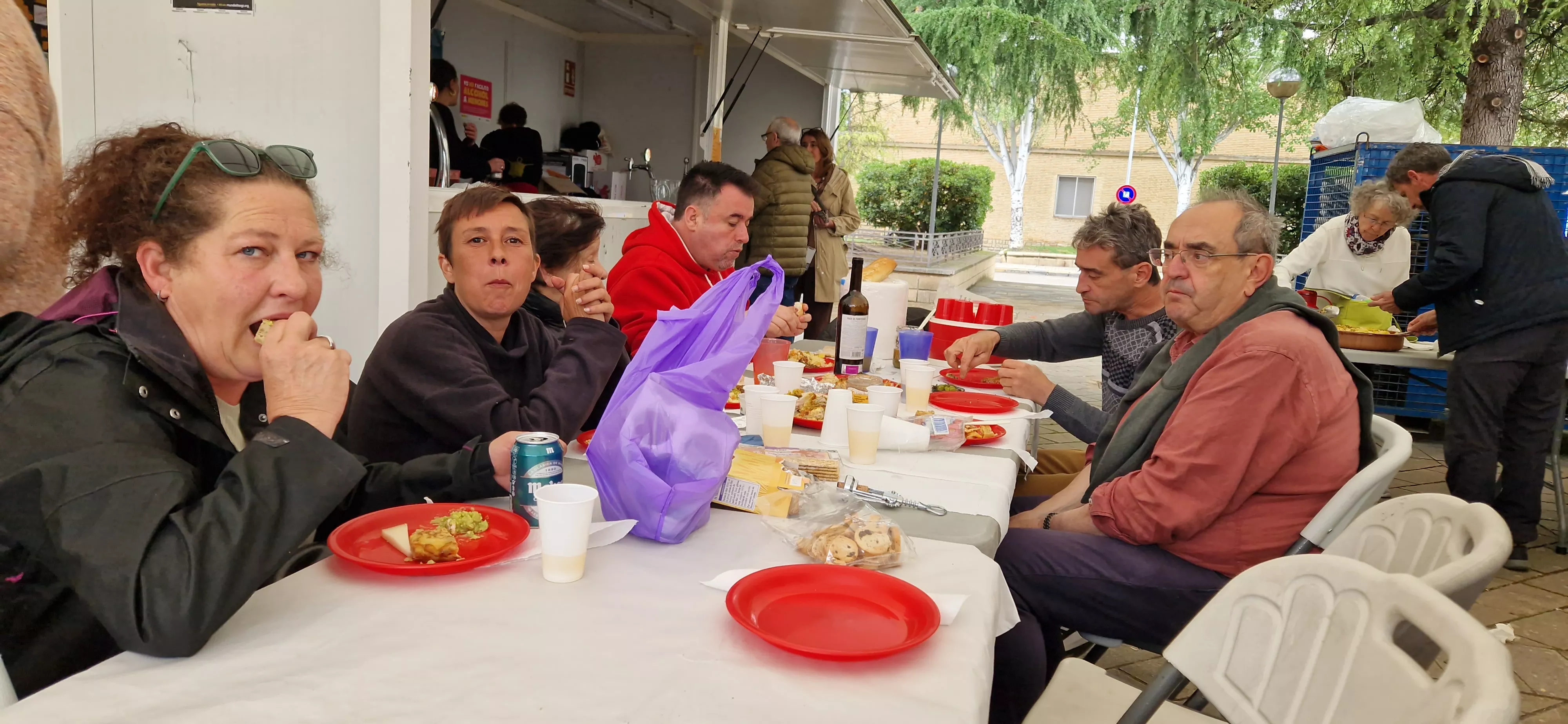 Comida popular en Barriofest. Foto Myriam Martínez250510 135358