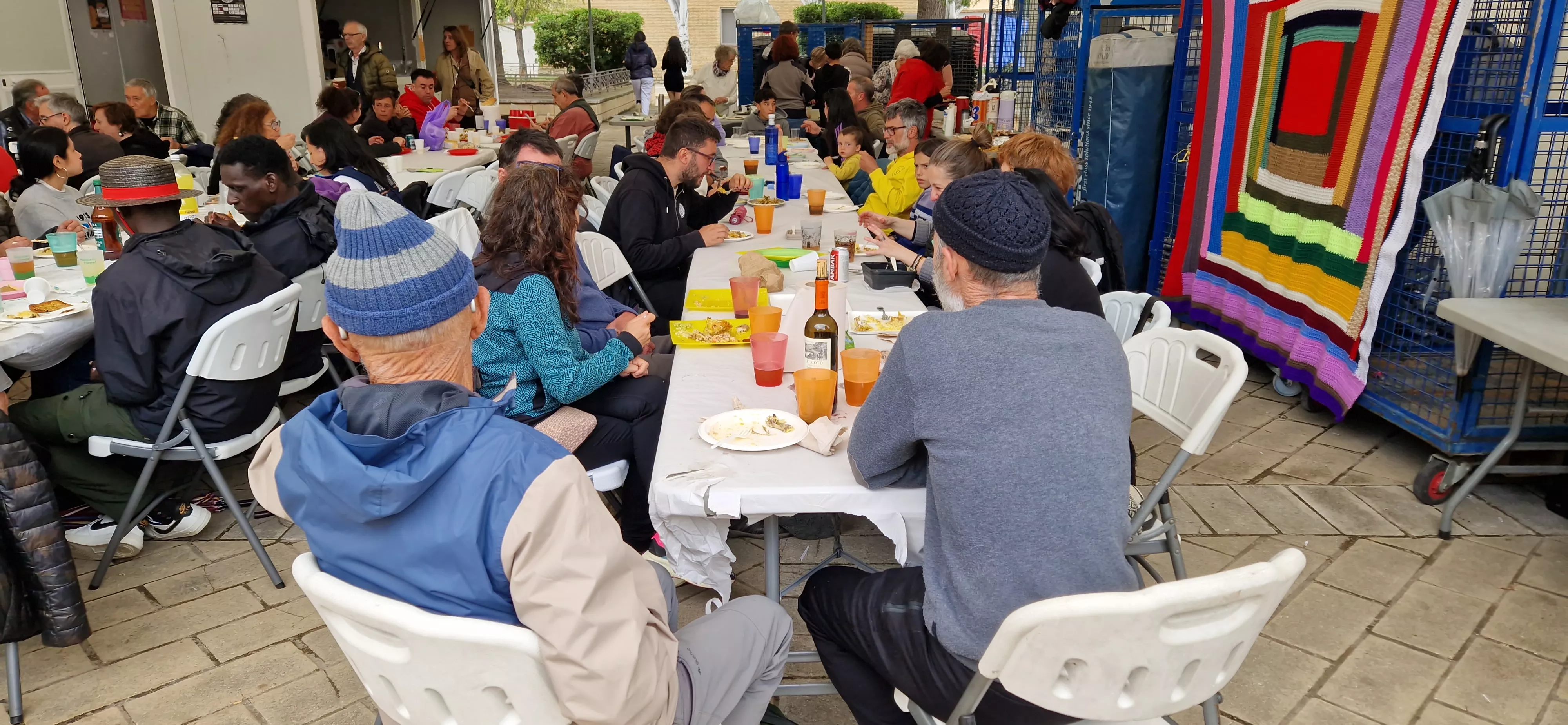 Comida popular en Barriofest. Foto Myriam Martínez250510 135358