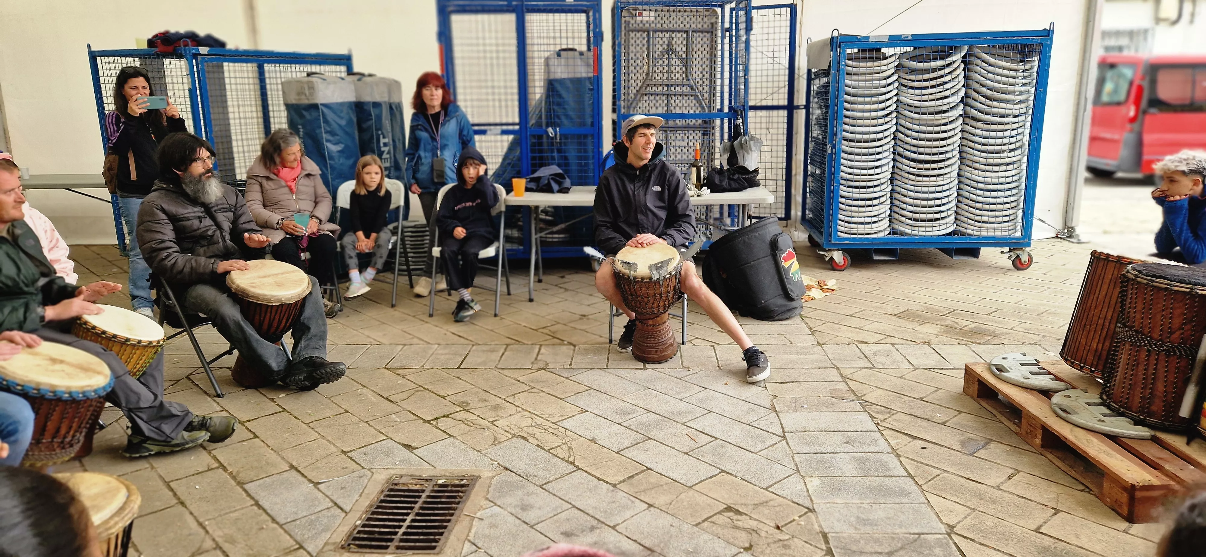 Taller de percusión con Coke en Barriofest. Foto Myriam Martínez